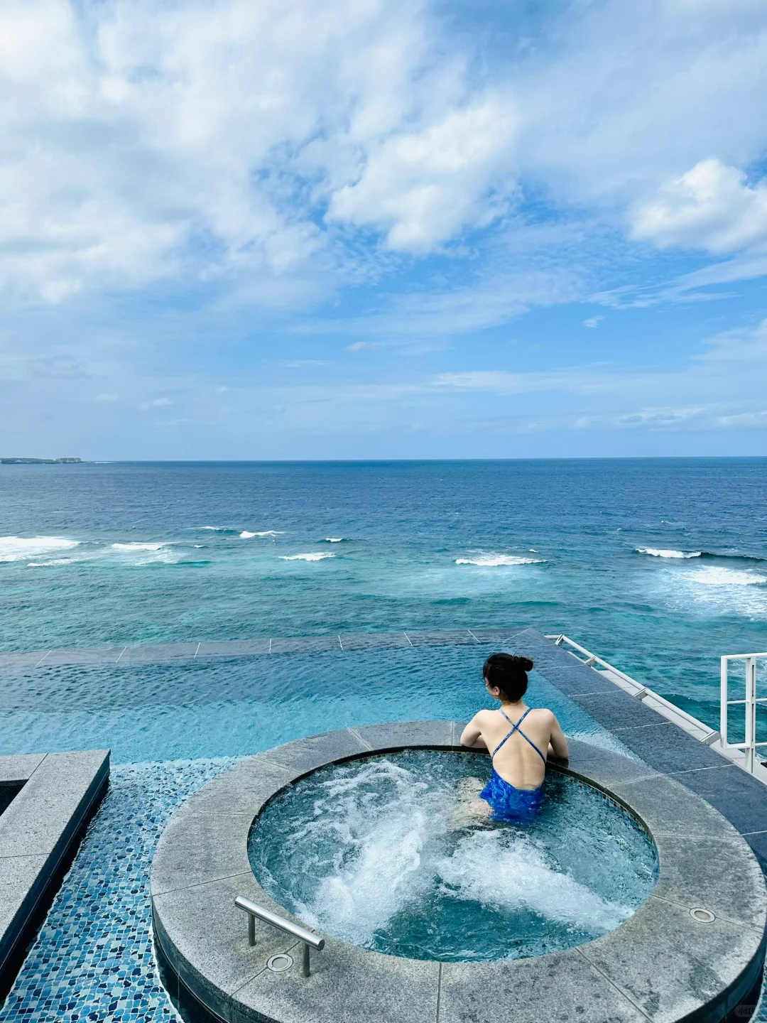 Okinawa-100,000 yen The Orchid Suite at Halekulani? Sunset Wing is amazing
