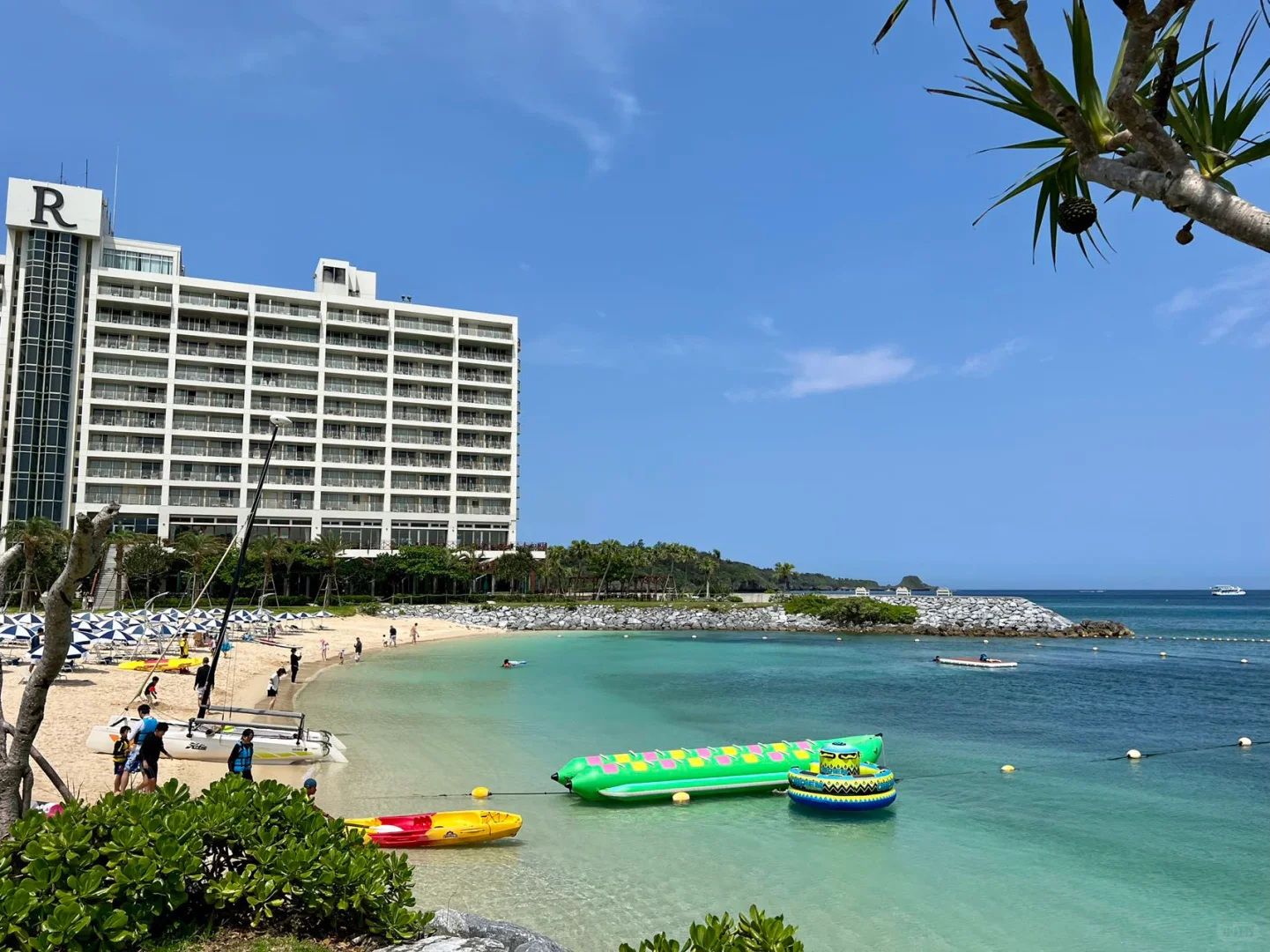 Okinawa-Renaissance Okinawa Hotel is suitable for family travel and you can feed manta rays