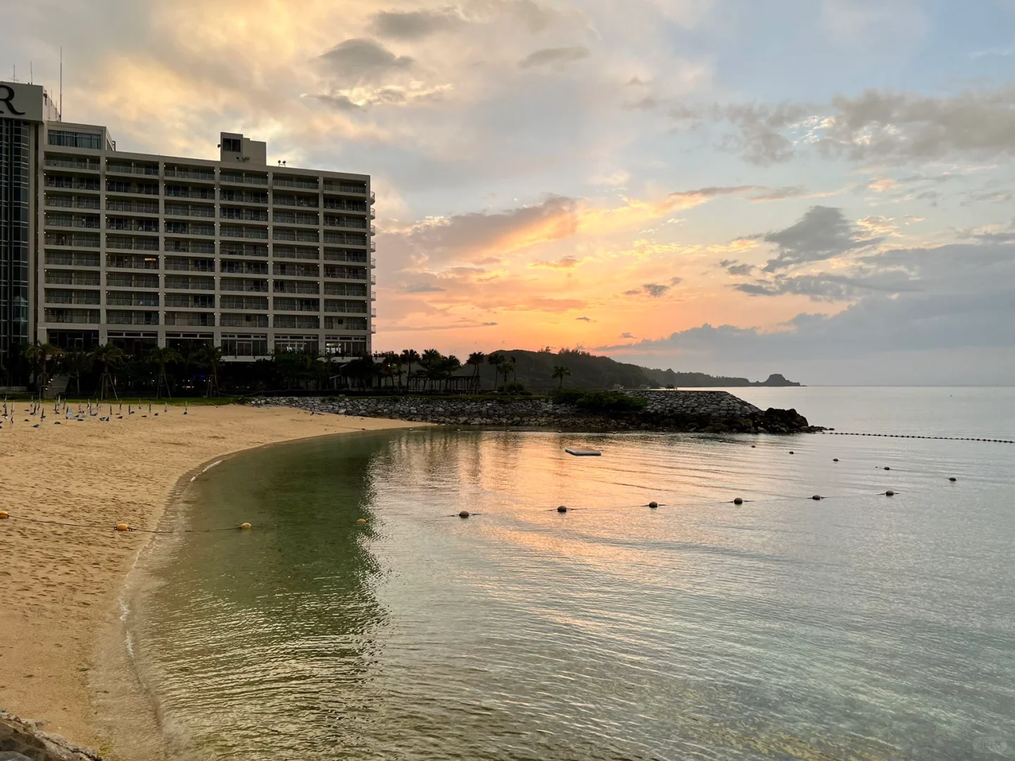 Okinawa-Renaissance Okinawa Hotel is suitable for family travel and you can feed manta rays
