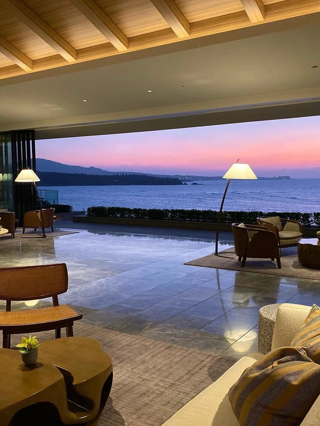 Okinawa-When traveling to Okinawa, you must stay at Halekulani, a top hotel that you cannot miss