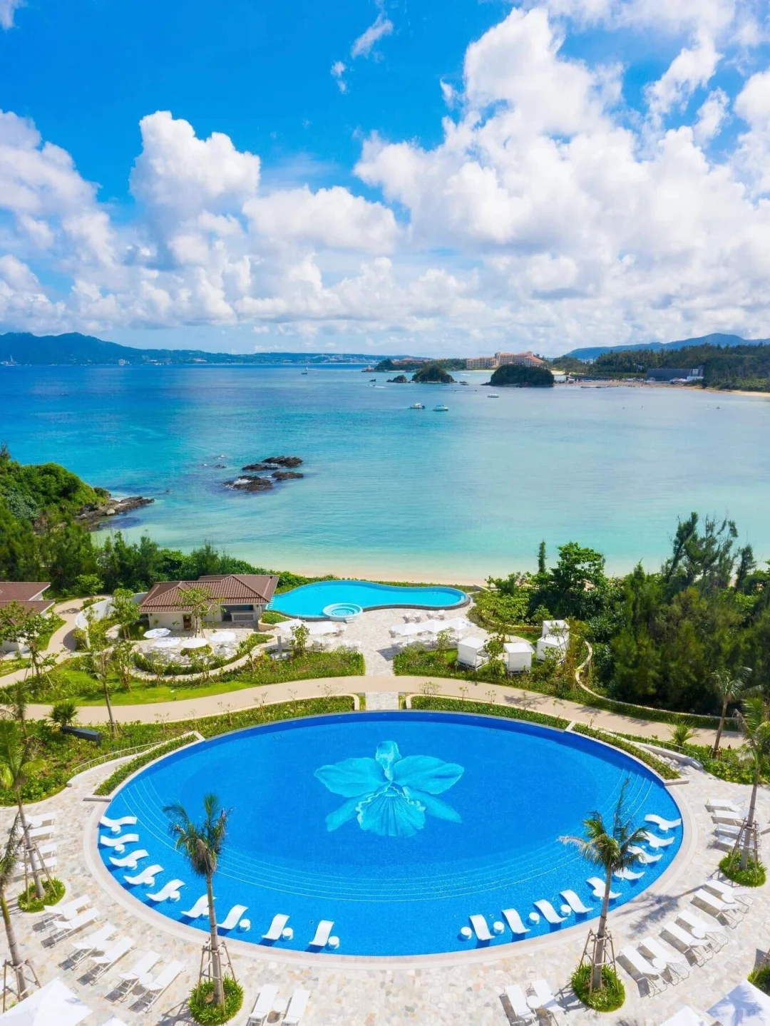 Okinawa-When traveling to Okinawa, you must stay at Halekulani, a top hotel that you cannot miss