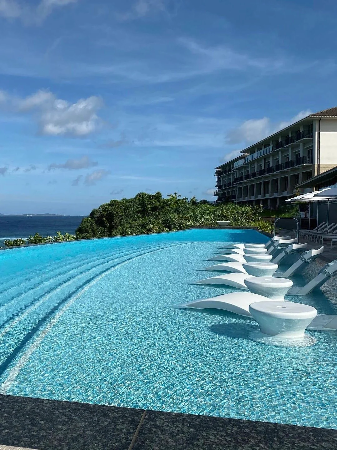 Okinawa-When traveling to Okinawa, you must stay at Halekulani, a top hotel that you cannot miss