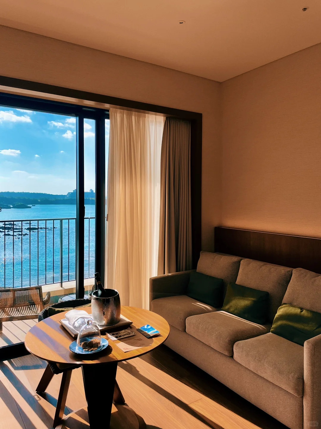 Okinawa-Hyatt Regency Seragaki Island, Okinawa Review: Club Premier Ocean View Room Pros and Cons