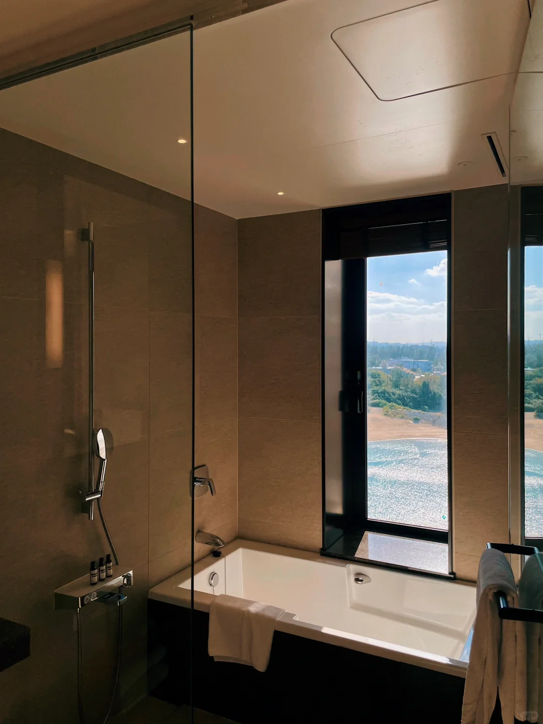 Okinawa-Hyatt Regency Seragaki Island, Okinawa Review: Club Premier Ocean View Room Pros and Cons
