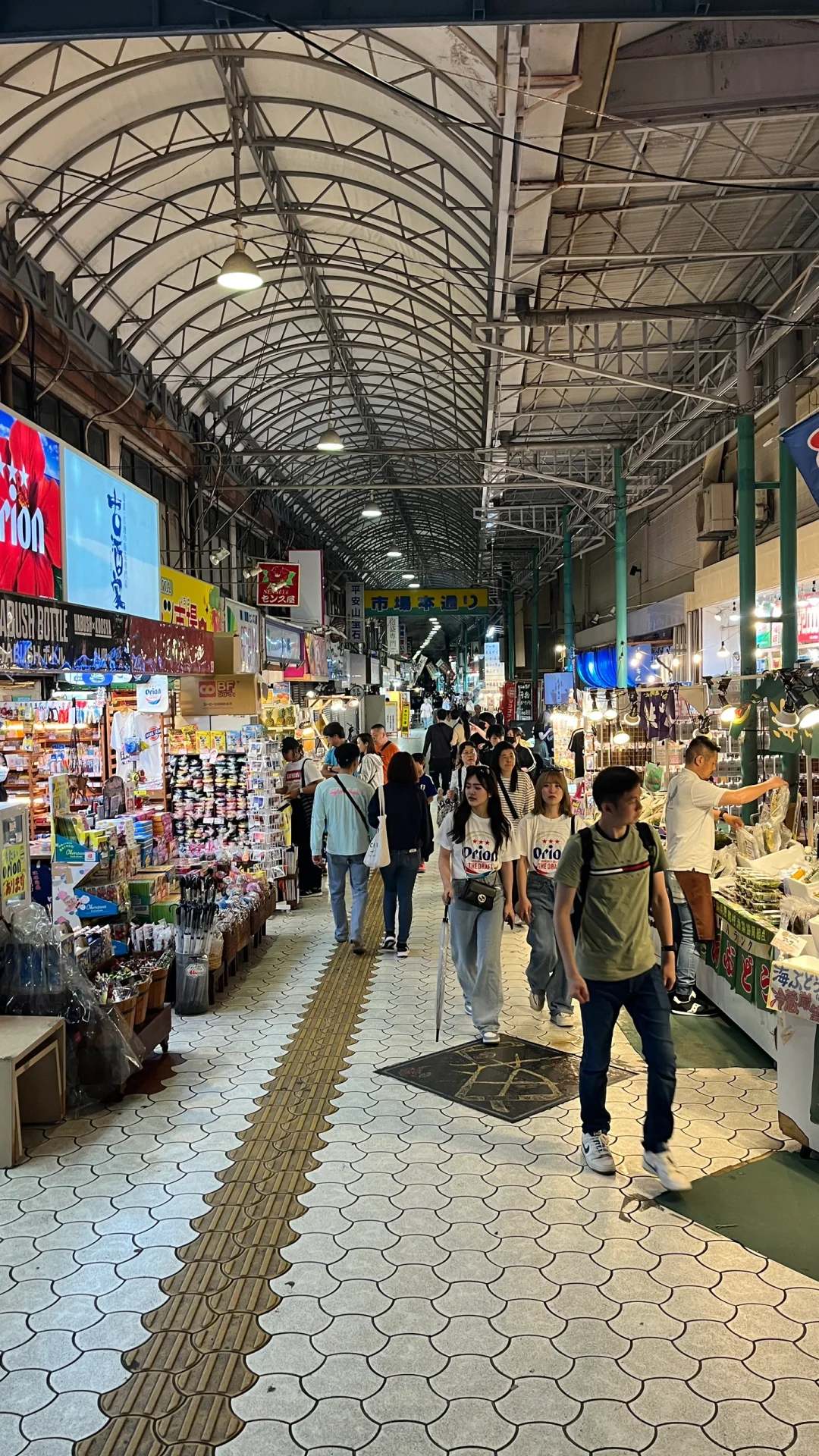 Okinawa-Kokusai-dori in the center of Naha, where you can shop and drink and enjoy live performances