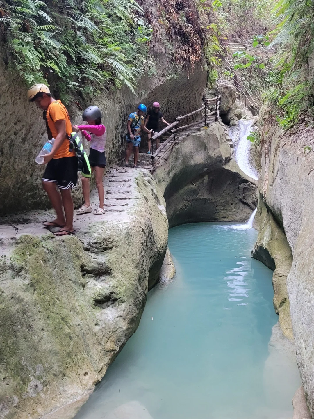 Cebu-Dao Falls, a family-friendly river tracing route, is a small attraction in Cebu Island