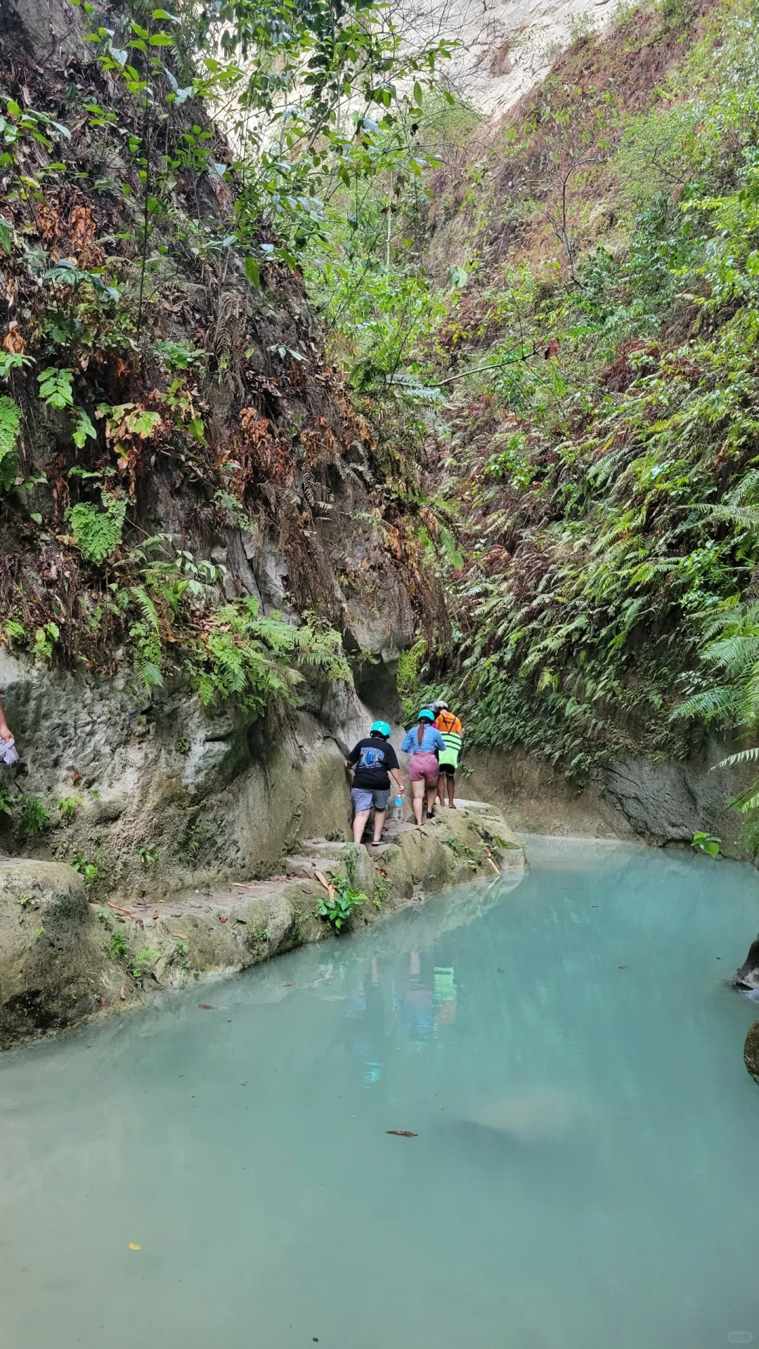 Cebu-Dao Falls, a family-friendly river tracing route, is a small attraction in Cebu Island