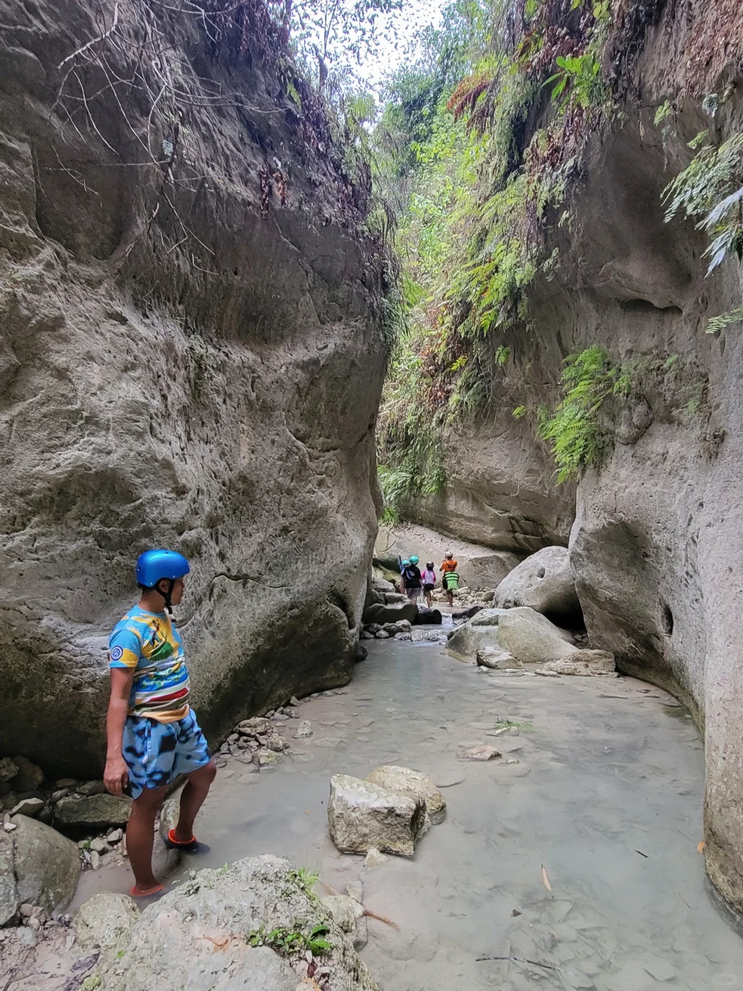Cebu-Dao Falls, a family-friendly river tracing route, is a small attraction in Cebu Island