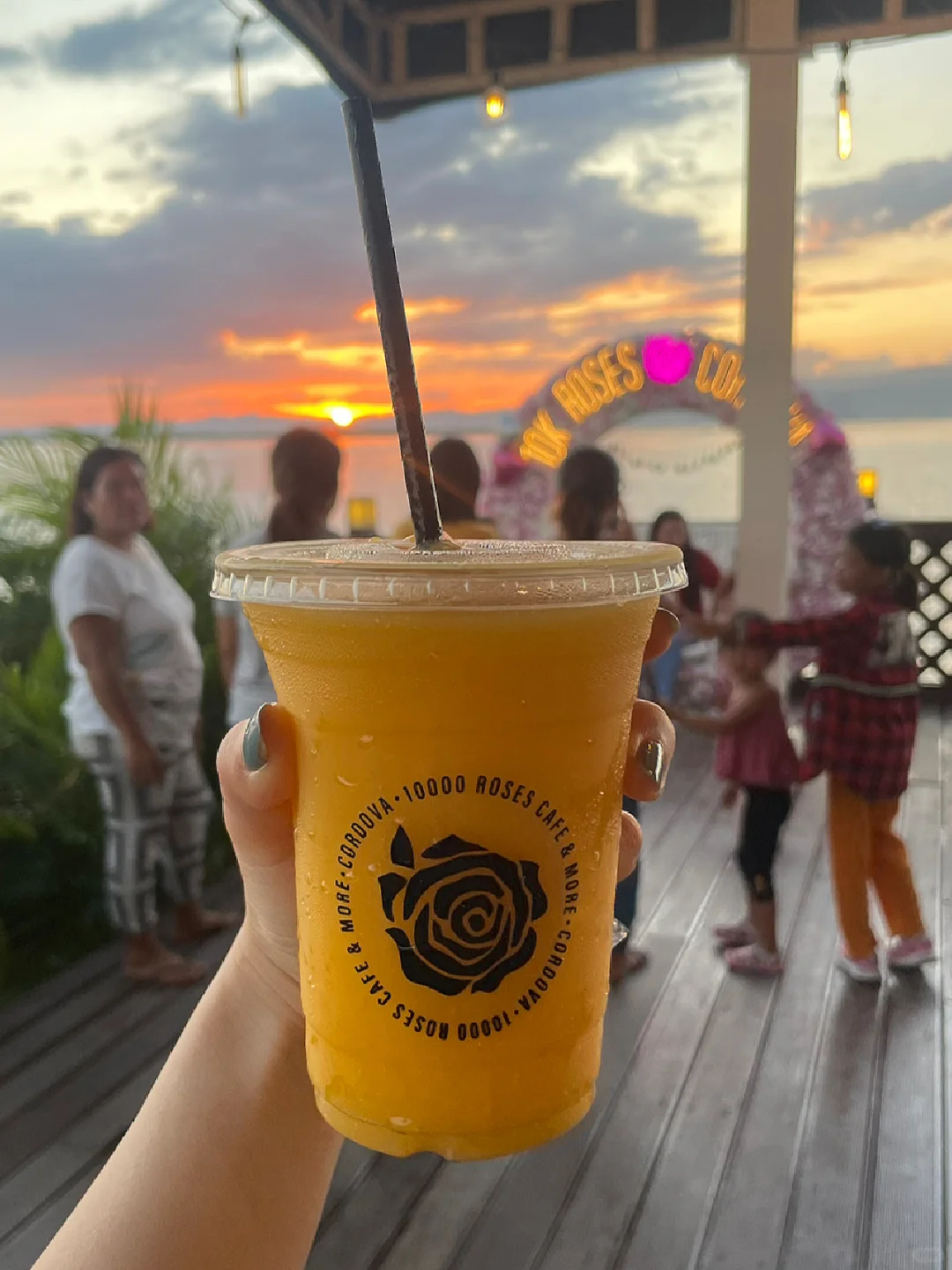 Cebu-10000 Roses Cafe & More, Mactan Island, Cebu, beautiful scenery and delicious drinks