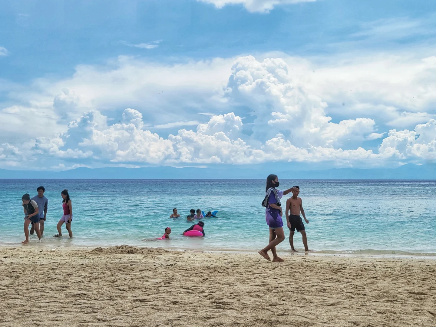 Cebu-Cebu Lumbug Beach, clear blue water and white sand
