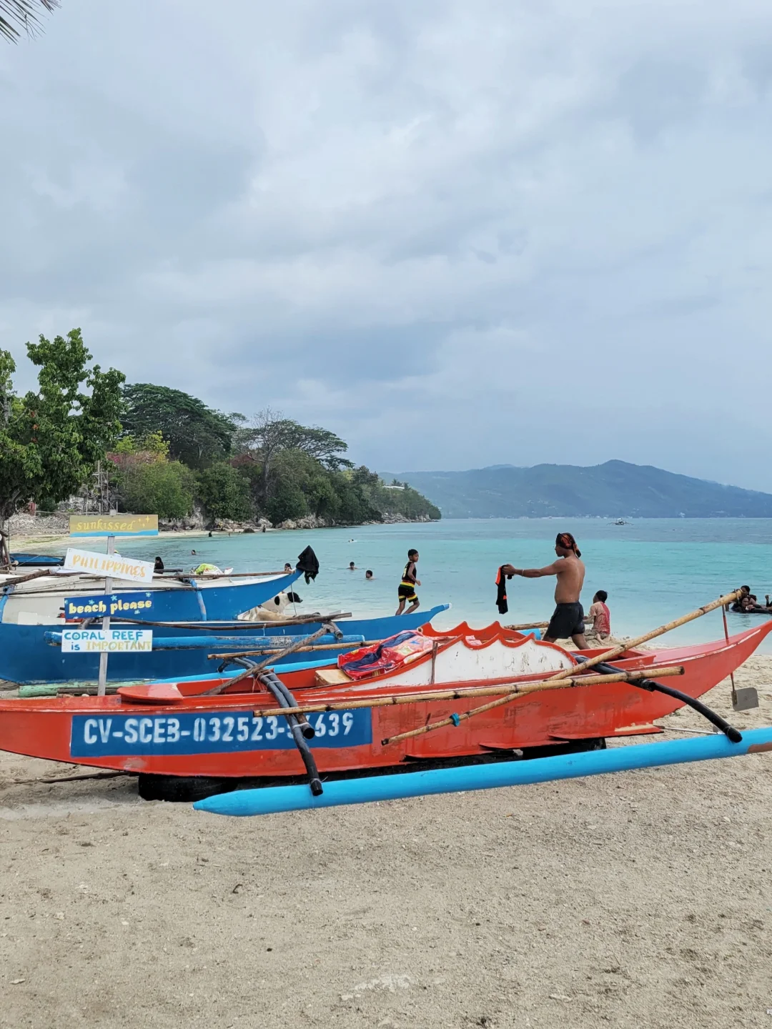 Cebu-Cebu Lumbug Beach, clear blue water and white sand