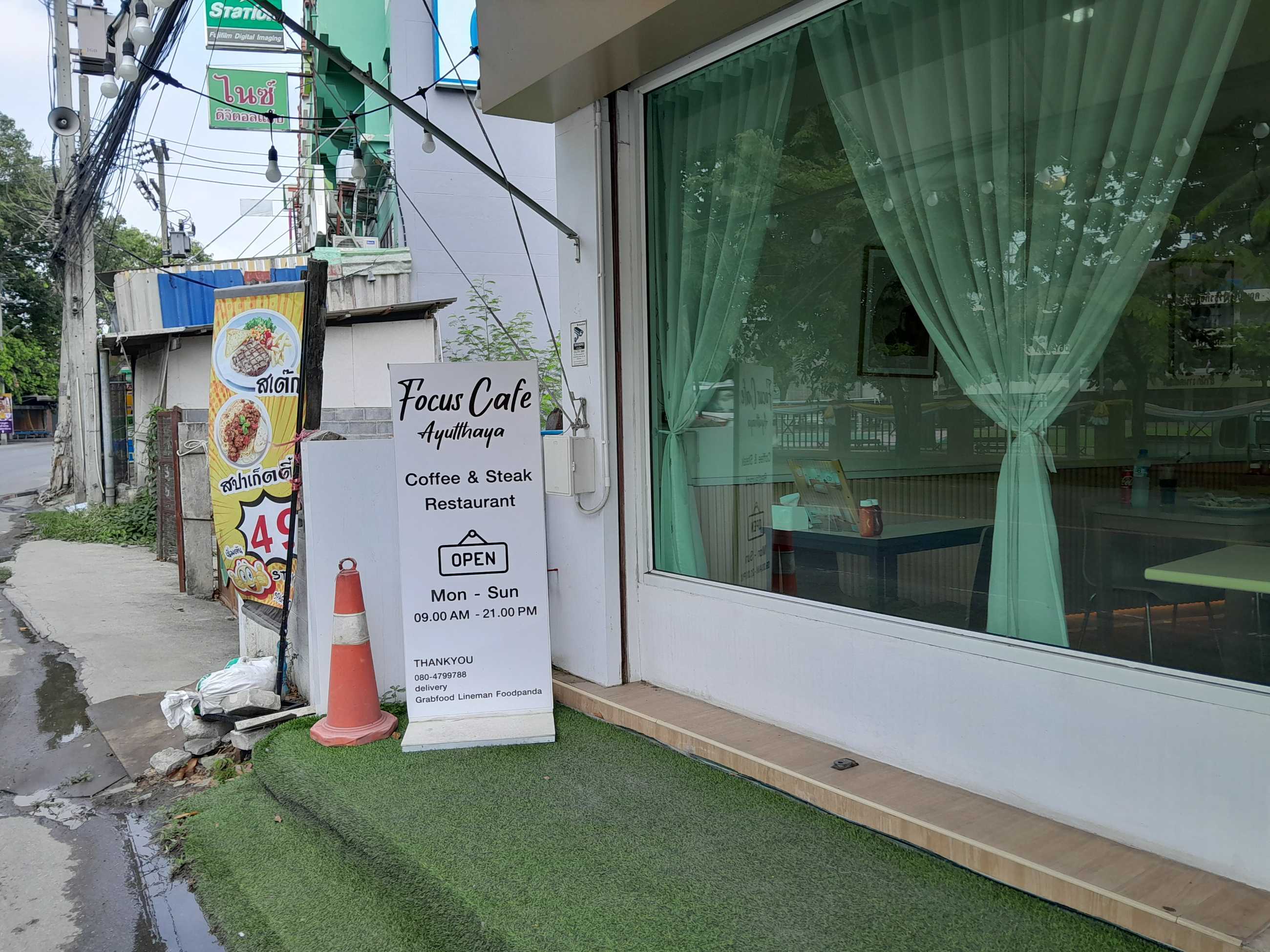 Bangkok-Focus Cafe Ayutthaya, a review of a new budget restaurant on Ayutthaya Island