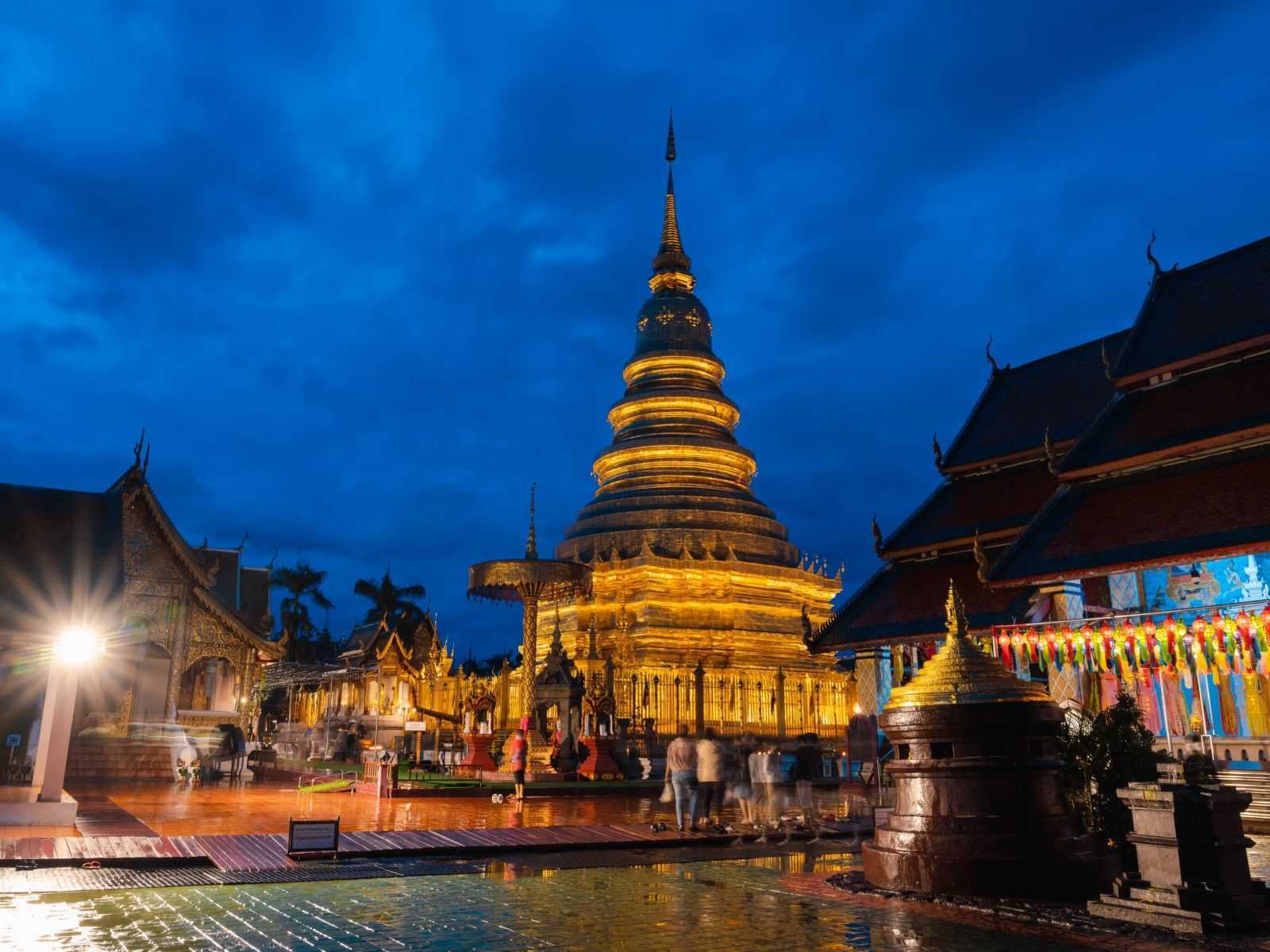 Chiang Mai-Phra That Hariphunchai Woramahawihan, the Buddhist center of the northern region