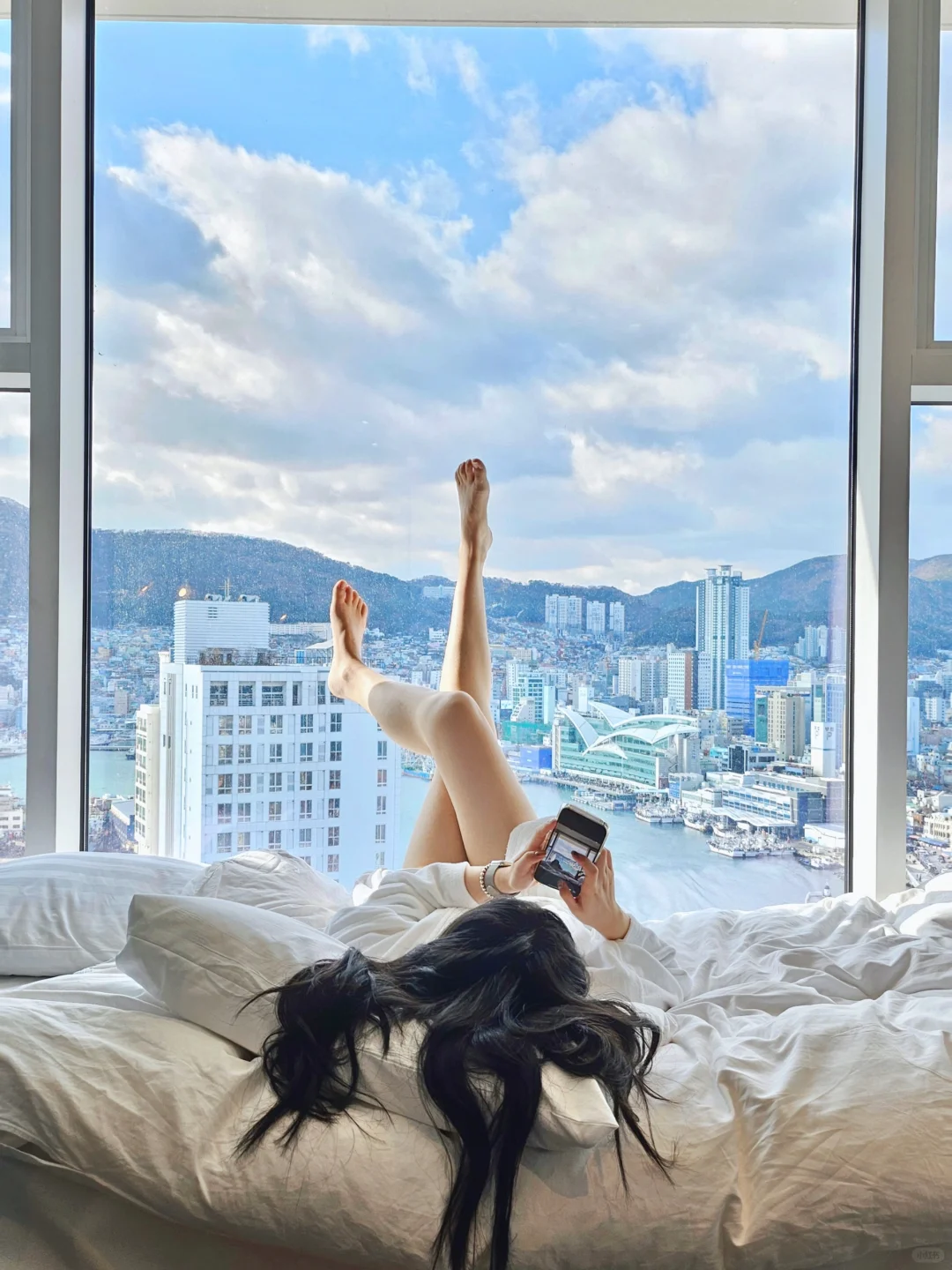 Busan/Jeju-Lavalse Hotel in Busan?, floor-to-ceiling windows in sea view rooms and the port
