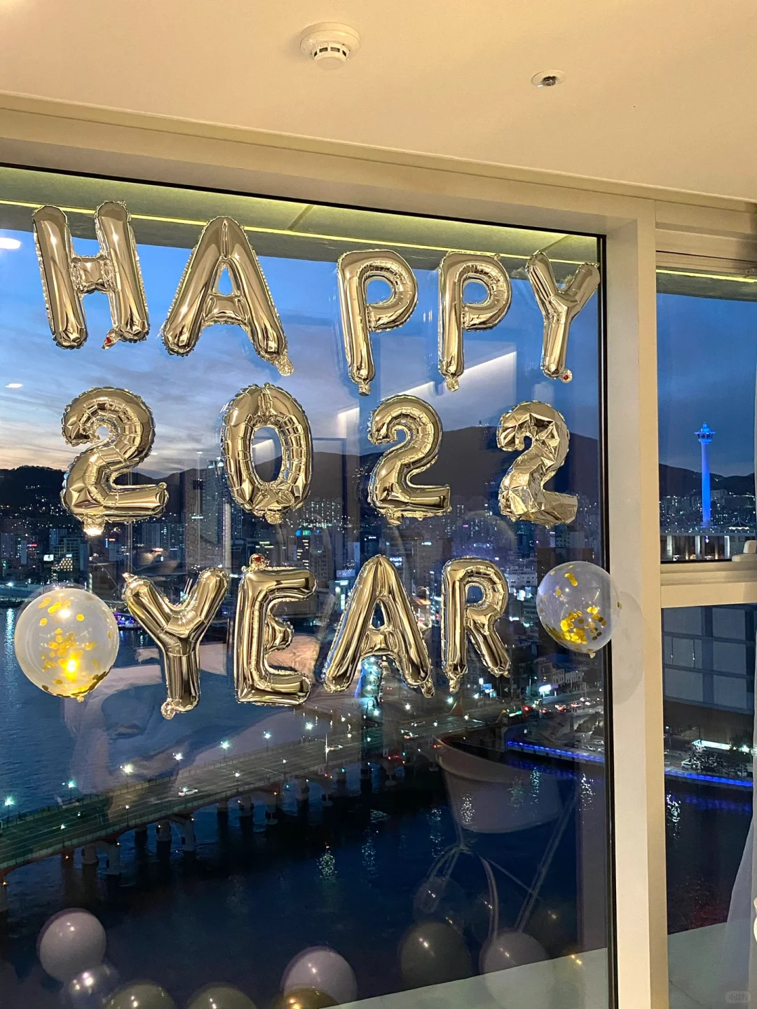 Busan/Jeju-Lavalse Hotel in Busan?, floor-to-ceiling windows in sea view rooms and the port