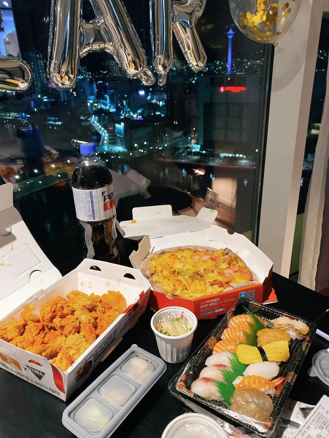 Busan/Jeju-Lavalse Hotel in Busan?, floor-to-ceiling windows in sea view rooms and the port