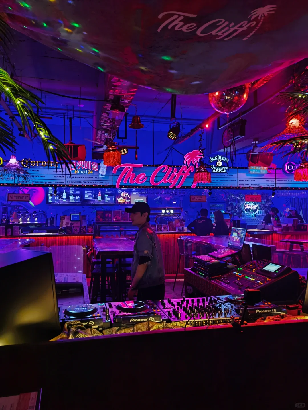 Busan/Jeju-The Cliff Malibu - The most atmospheric bar in Jeju Island