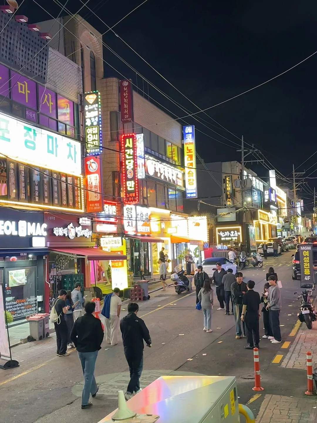 Busan/Jeju-Jeju Island｜City Walk Base Camp City Camping Bar at Night