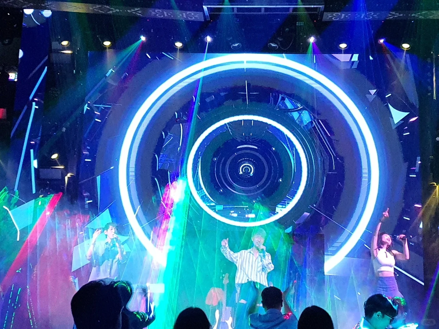 Busan/Jeju-Night show time, Jeju Island nightclubs with gorgeous lights and passionate music