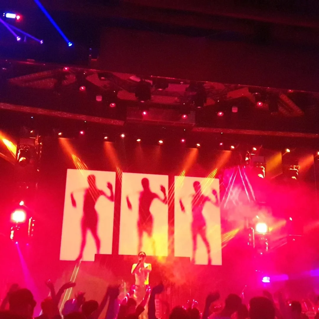 Busan/Jeju-Night show time, Jeju Island nightclubs with gorgeous lights and passionate music