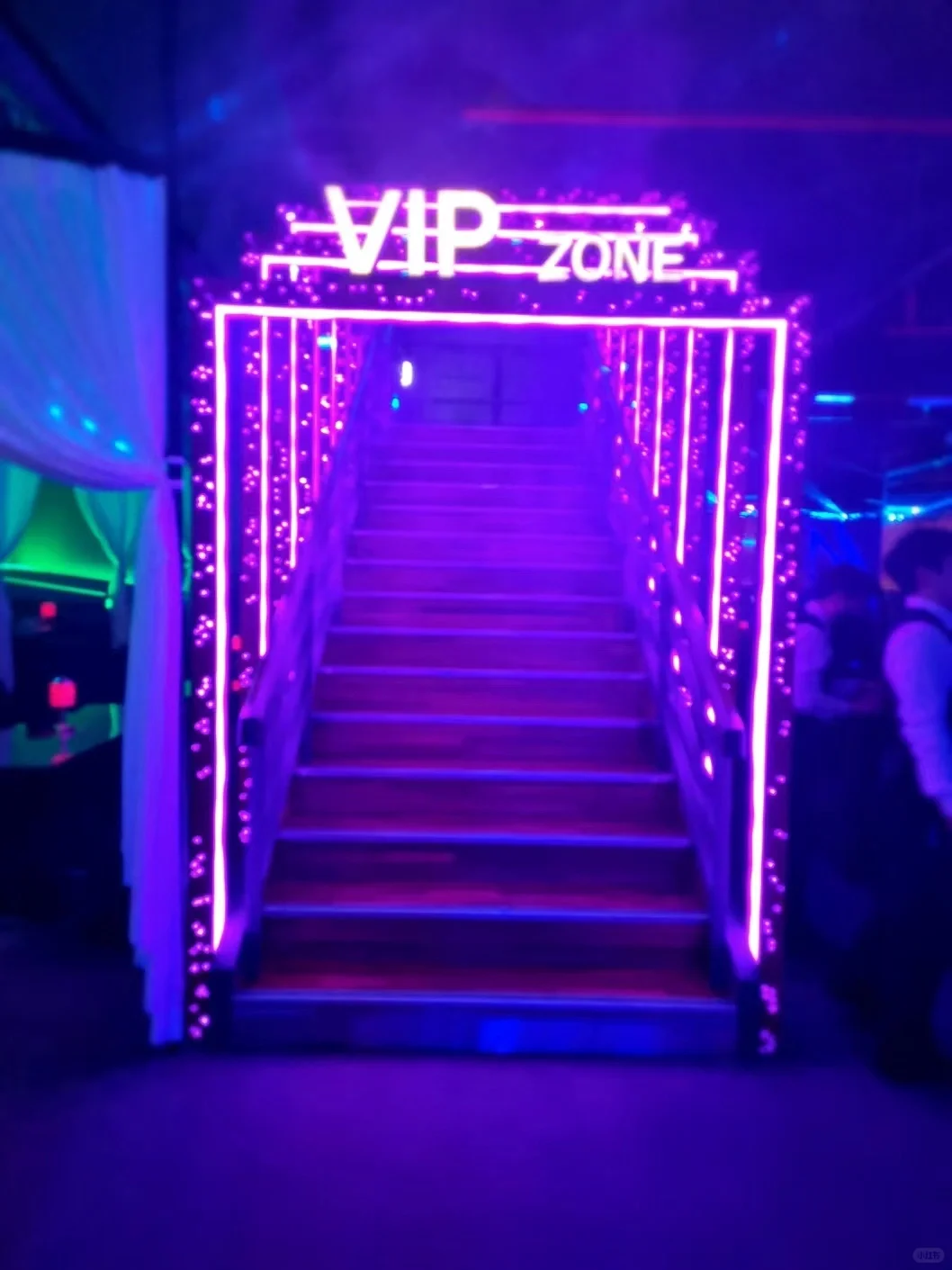Busan/Jeju-Jeju Island nightclub VIP ZONE, the dance floor lighting effects are great