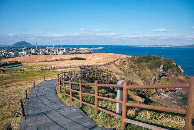 Busan/Jeju-Uncover the top ten hidden attractions in Jeju Island. These beautiful sights are not to be missed!