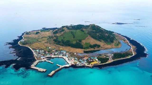 Busan/Jeju-Uncover the top ten hidden attractions in Jeju Island. These beautiful sights are not to be missed!