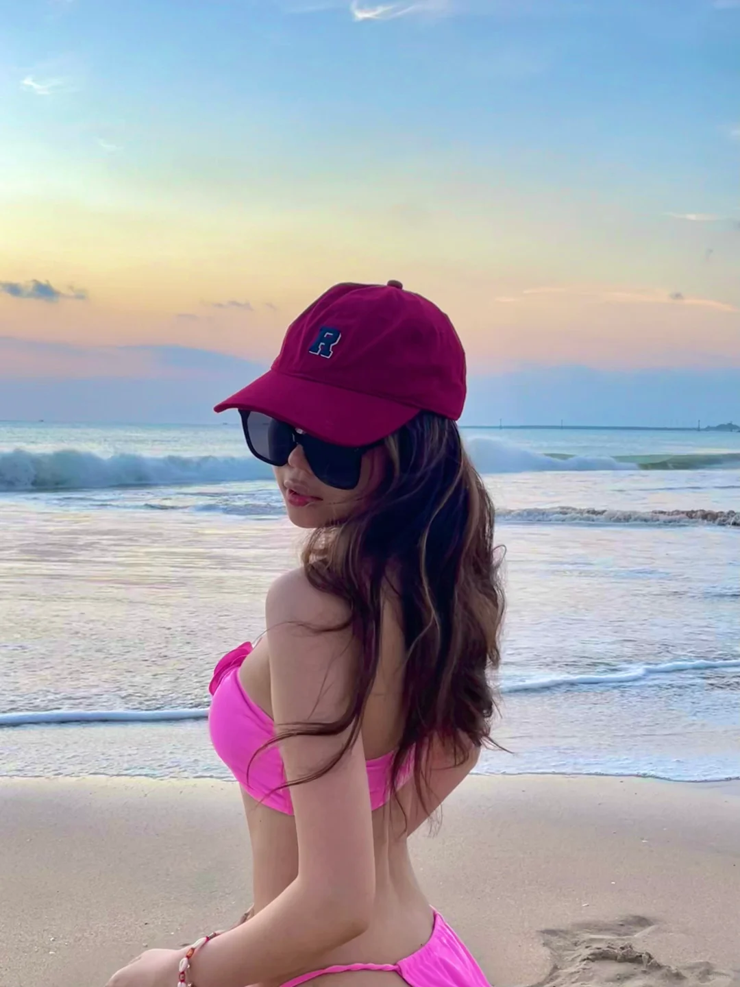 Bali-The sunset photos at Jimbaran Beach are so beautiful. Come to Bali to achieve bikini freedom