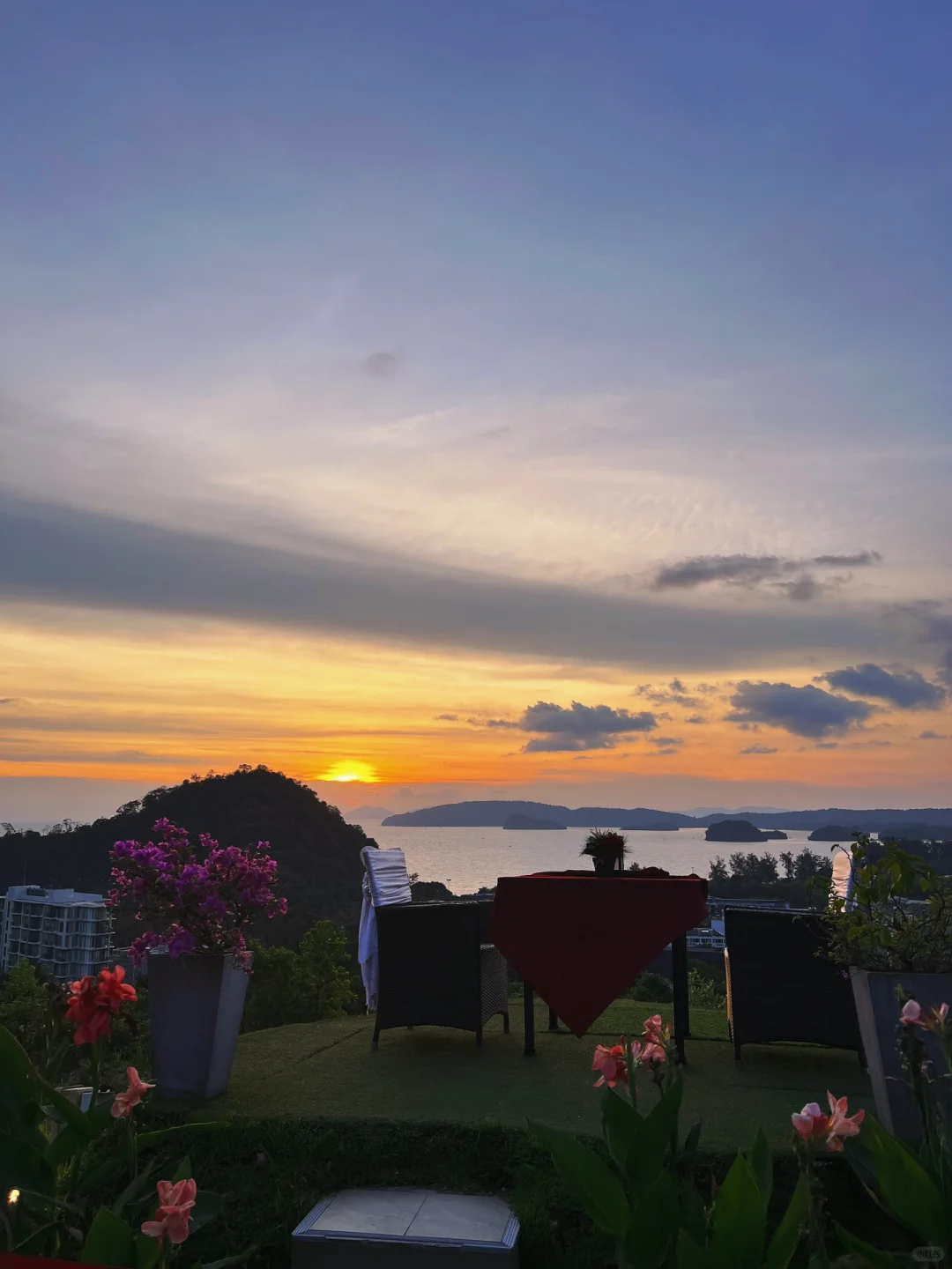 Krabi-A must-visit sunset restaurant on the top of the mountain in Krabi?the hilltop⛰️