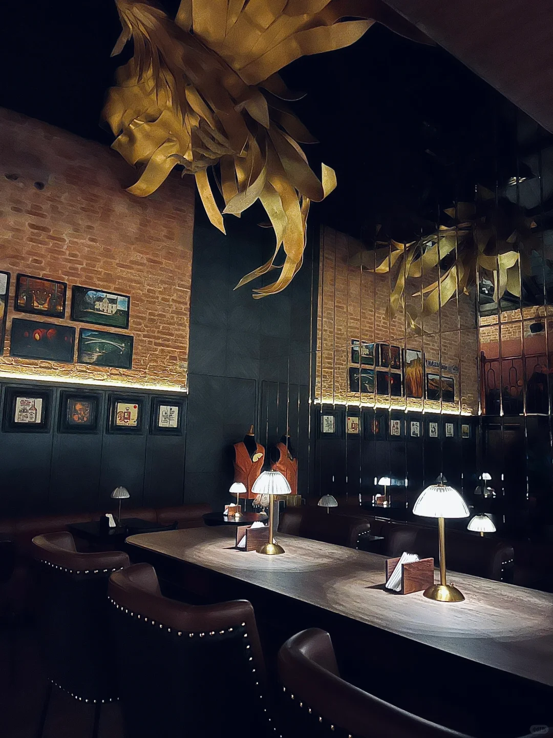 Ho Chi Minh-The Enigma Mansion bar, when serving the drinks, they also explained the story of each cocktail to us.