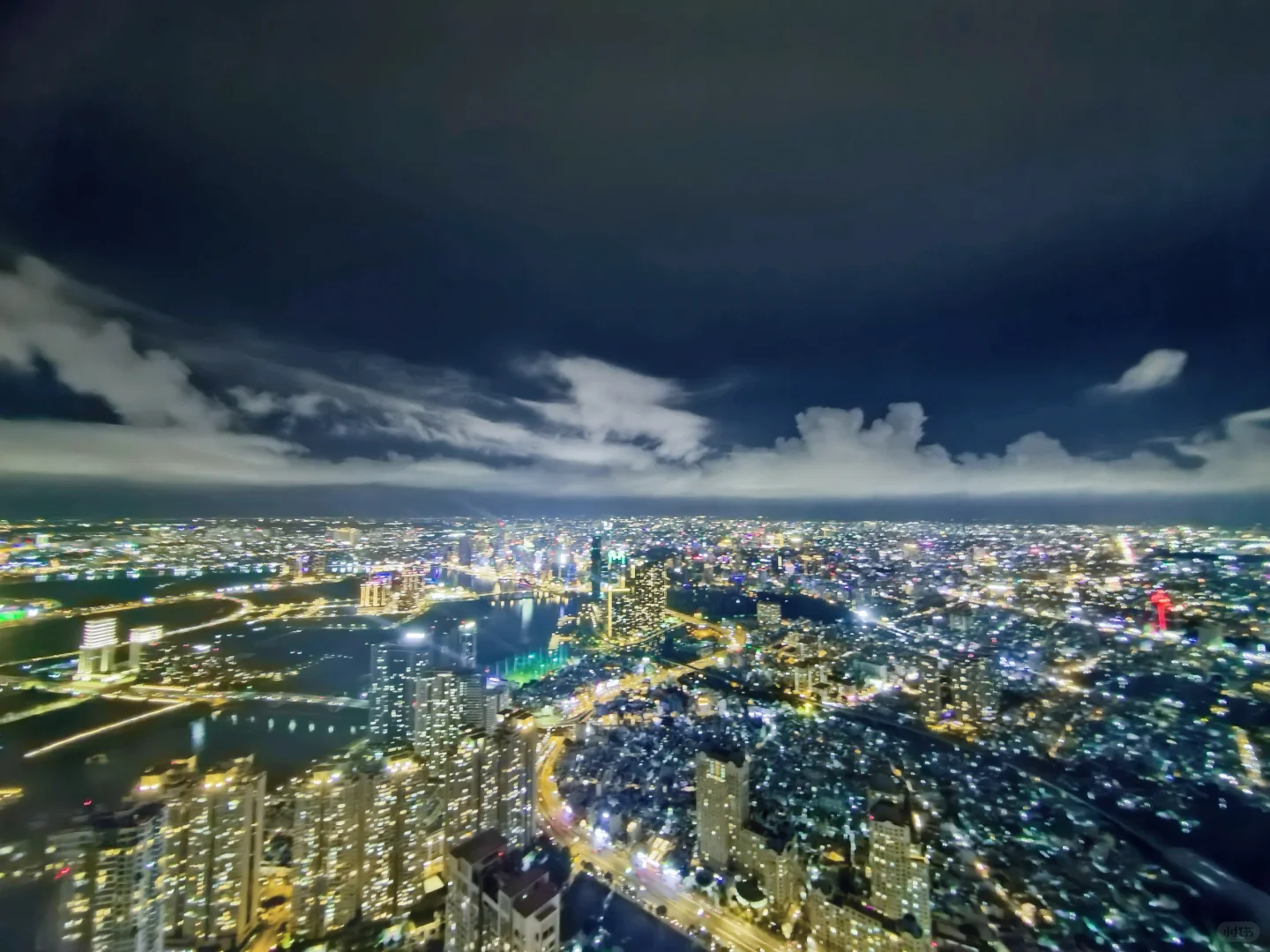 Ho Chi Minh-Bank Lounge Ho Chi Minh 75th floor sky bar photo check-in