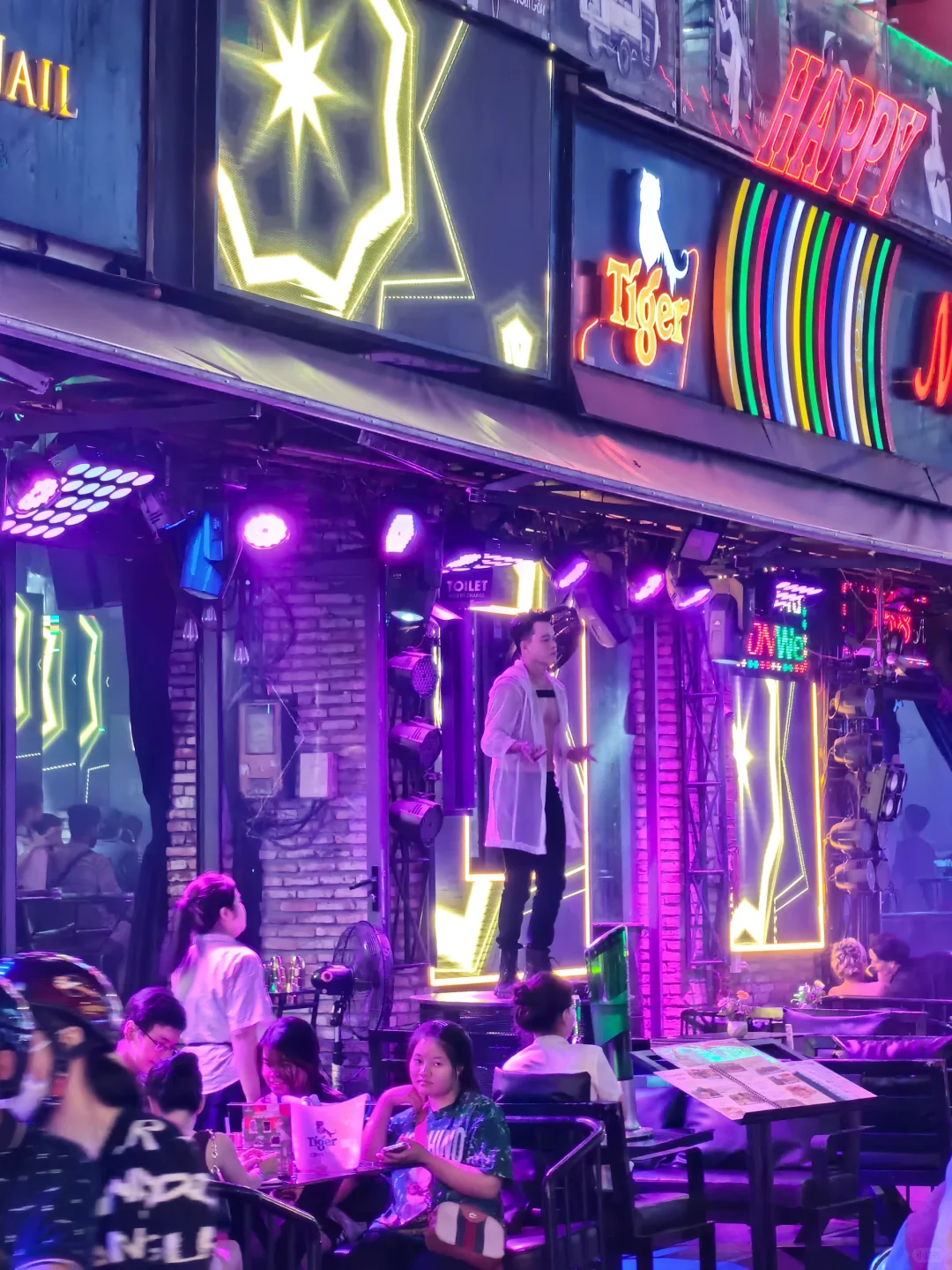 Ho Chi Minh-A complete guide to where to go for night activities in Ho Chi Minh Night Market