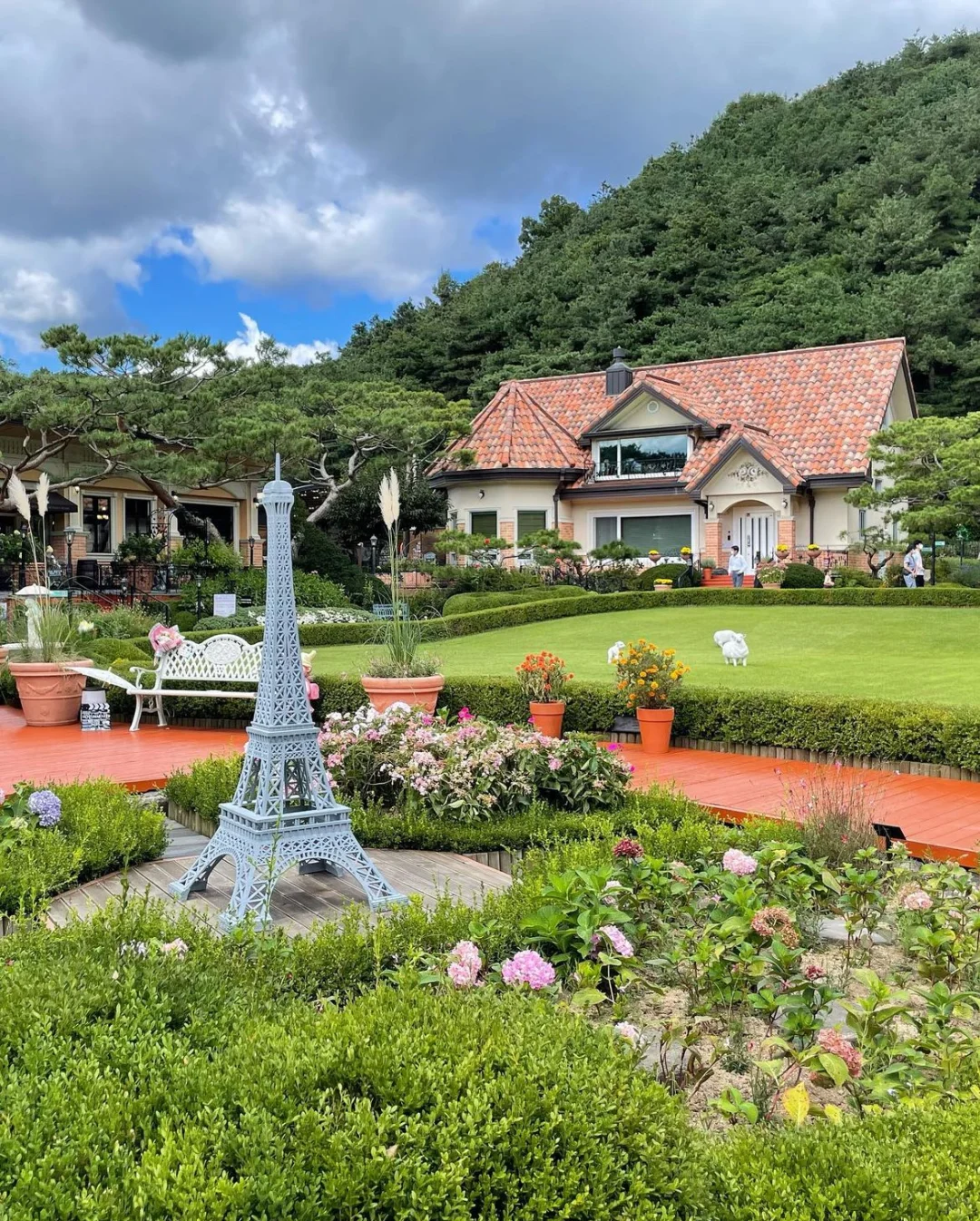 Seoul-The entire estate can be enjoyed for only 8,000 won?