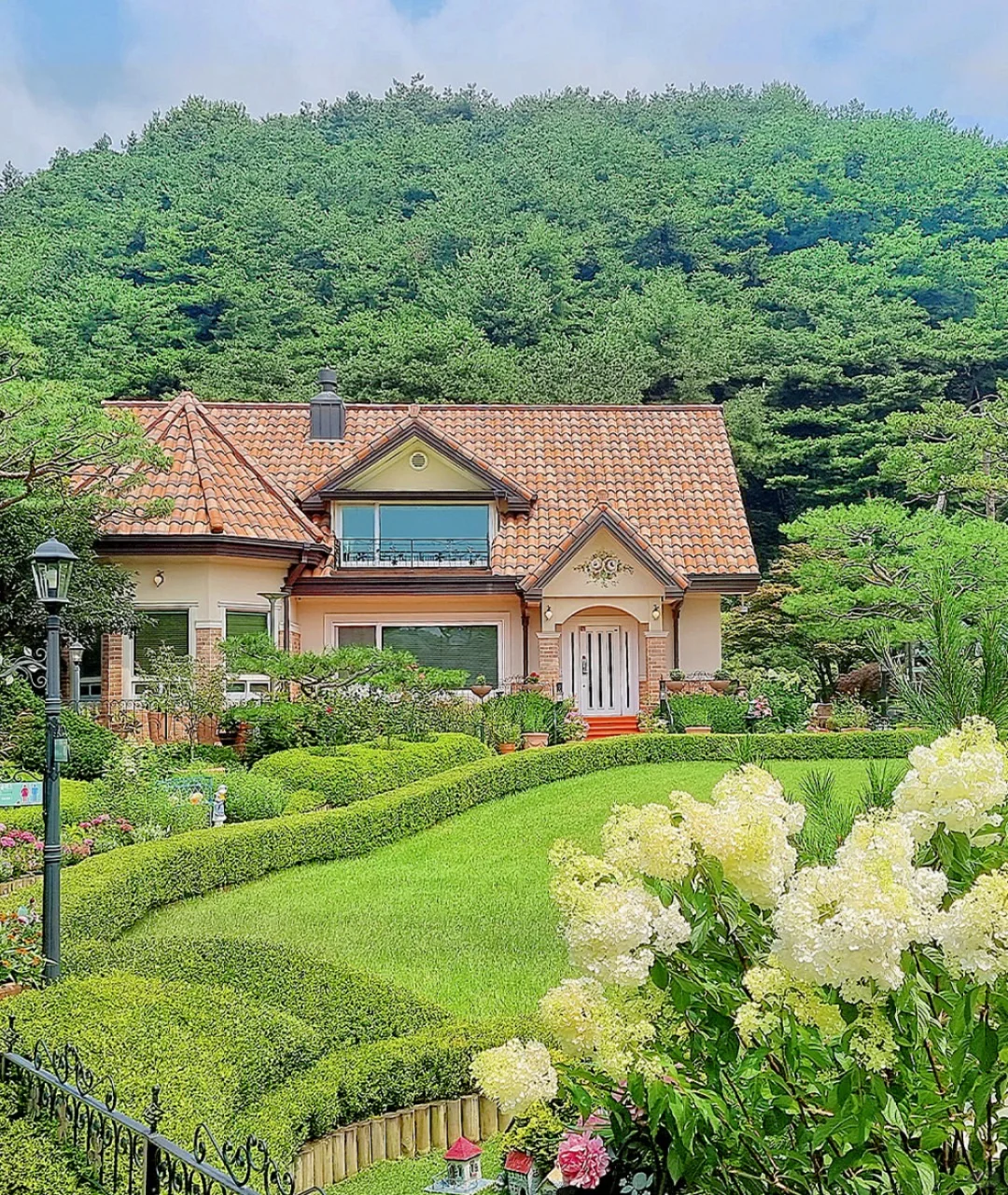 Seoul-The entire estate can be enjoyed for only 8,000 won?