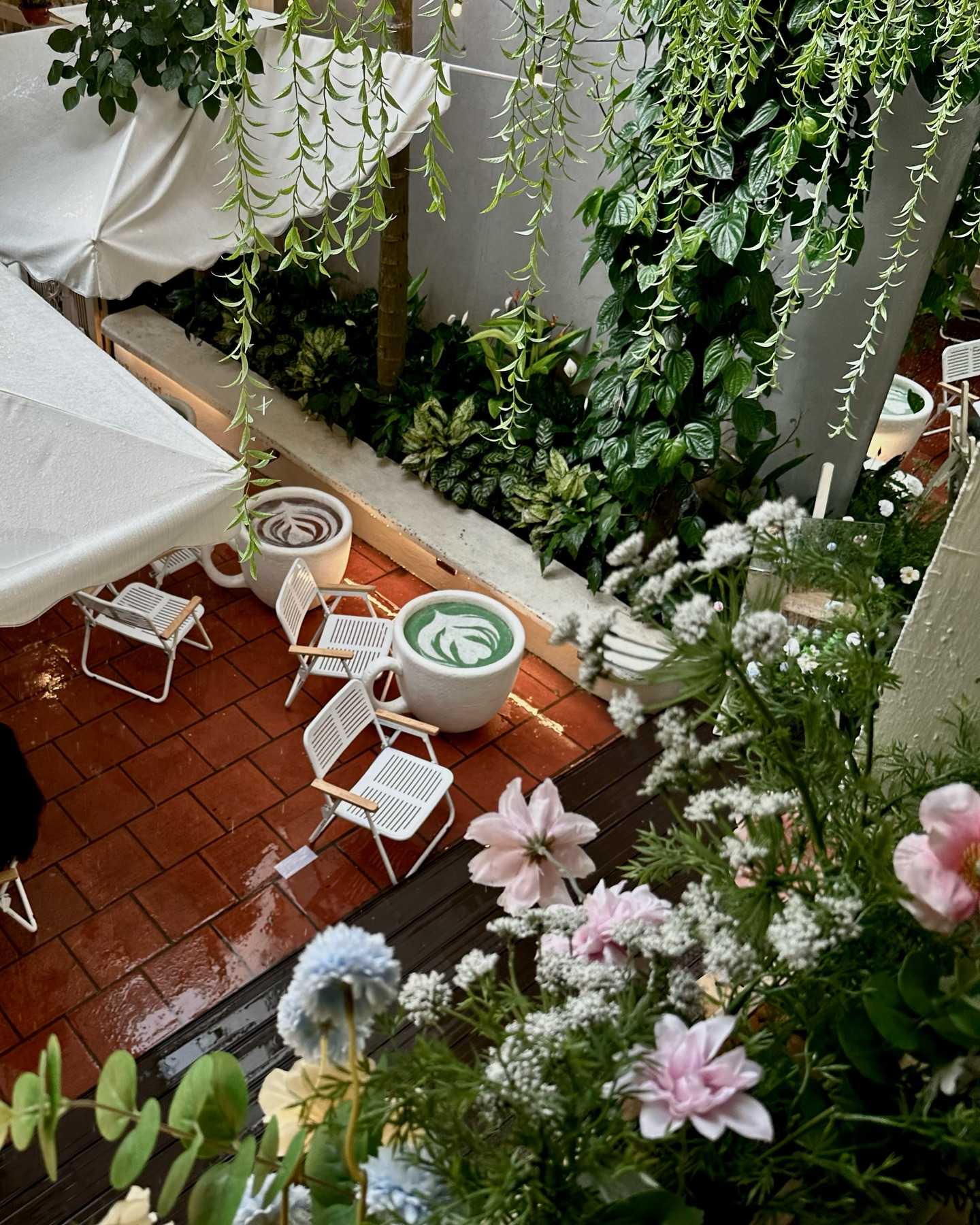 Hanoi-Laty Kafre Cake Shop, a restaurant suitable for student couples to date