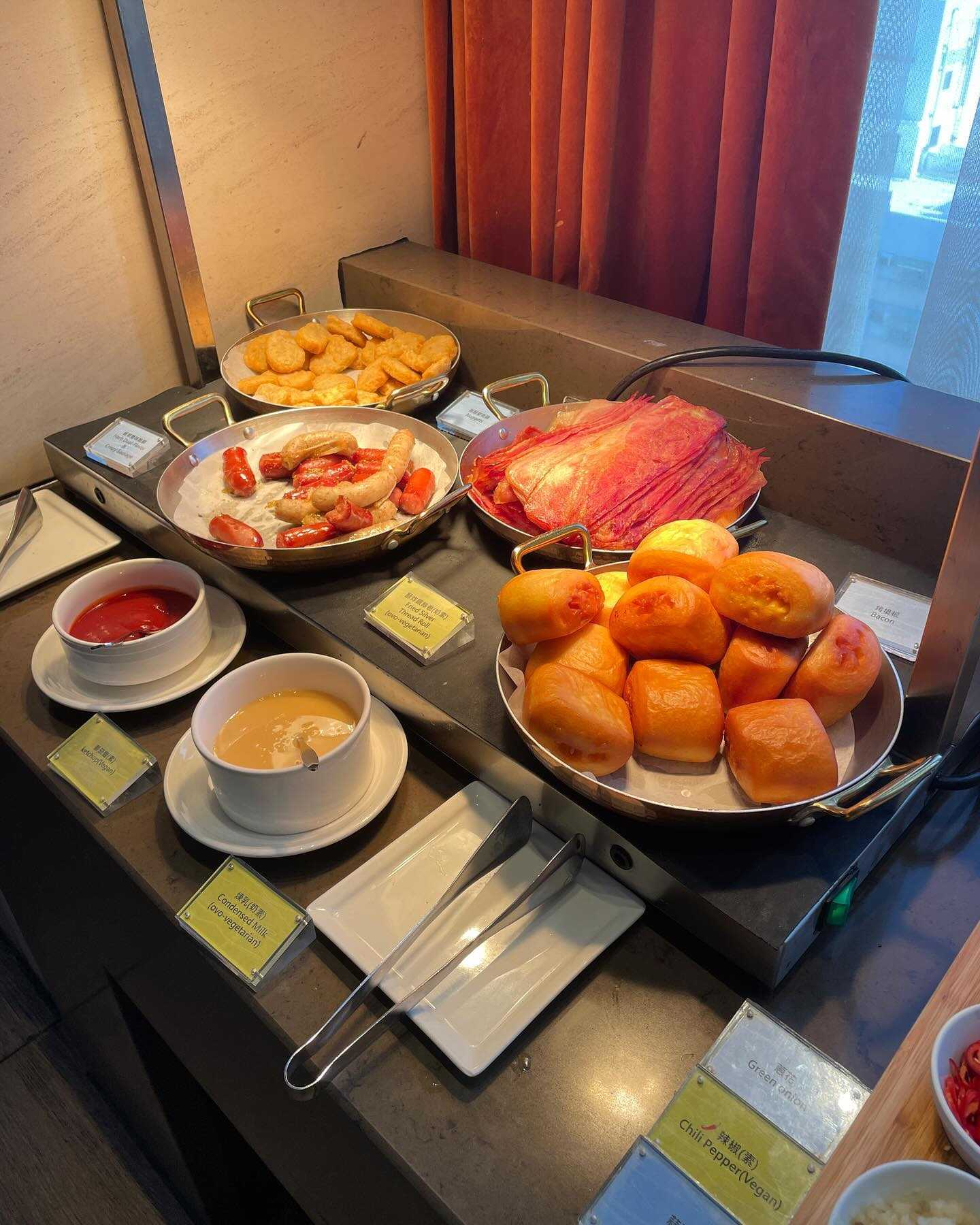 Taiwan-H2O Hotel Kaohsiung, rich drinks, fried food and Japanese breakfast