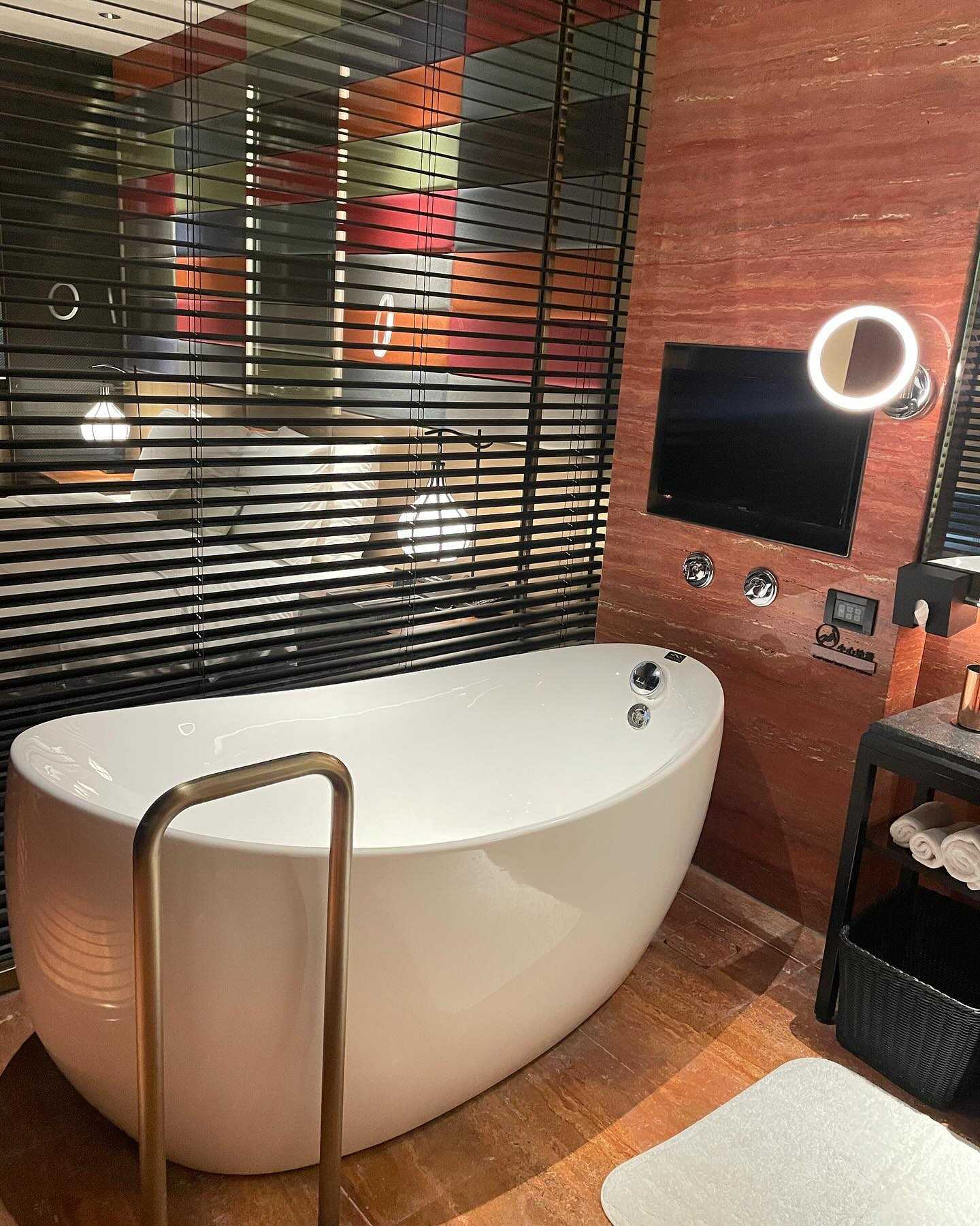 Taiwan-H2O Hotel Kaohsiung, rich drinks, fried food and Japanese breakfast