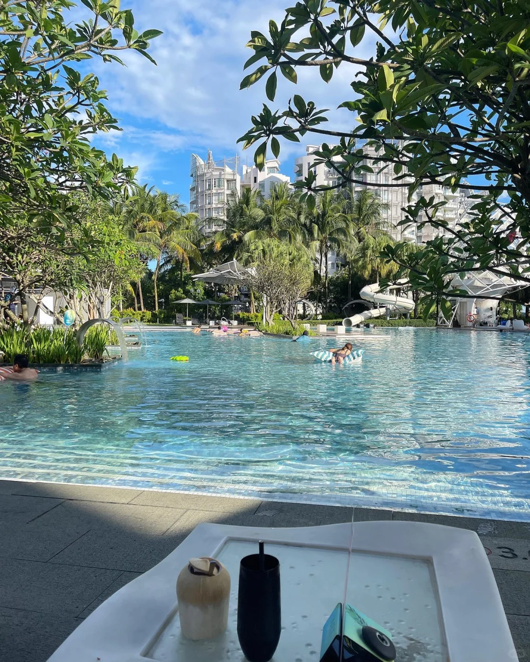 Singapore-W Hotel on Sentosa Island, a luxury hotel hidden in the wealthy area