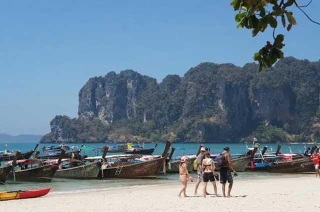 Krabi-In Thailand, there is a place called Krabi where European and American tourists gather.