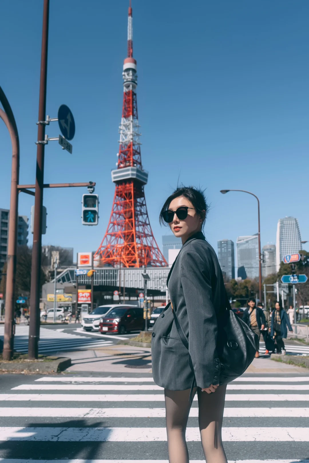 Tokyo-Tokyo Tower?6 leg-friendly camera positions?Take it and take photos