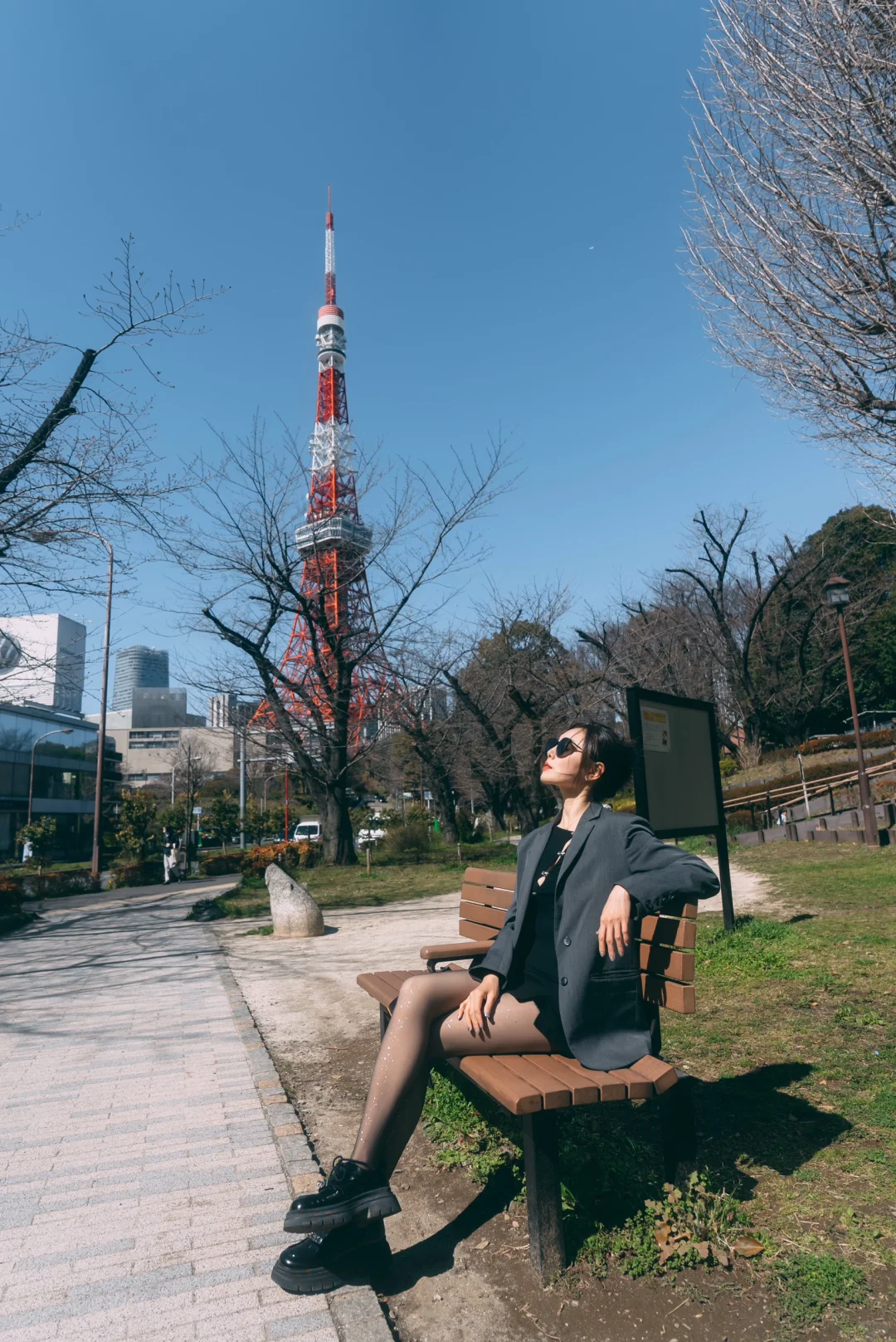 Tokyo-Tokyo Tower?6 leg-friendly camera positions?Take it and take photos