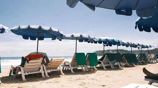 Phuket-Phuket's sea breeze heat wave hits?️, drink a sip of cold and delicious coconut water