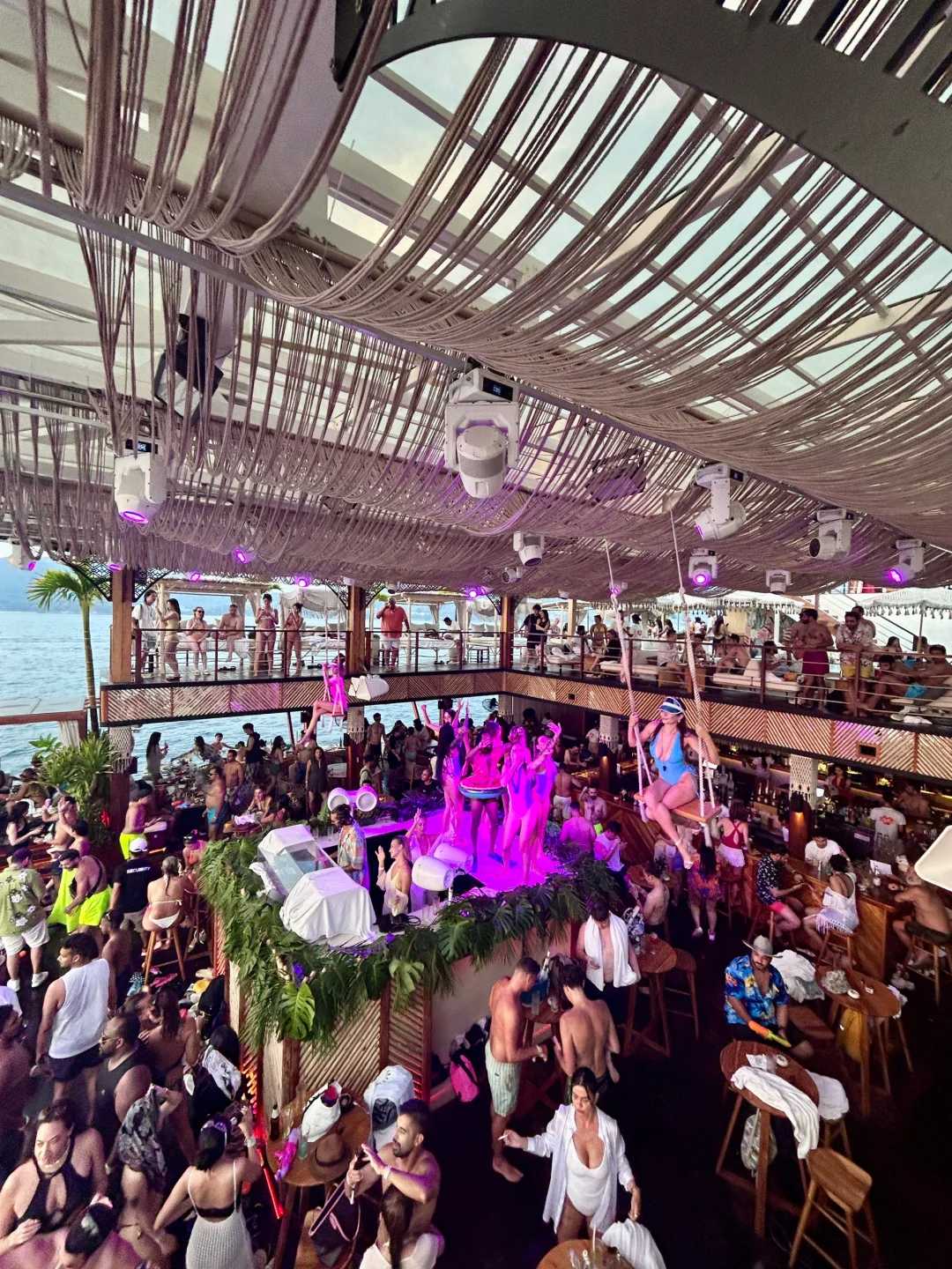 Phuket-The world's first floating bar club in Phuket ♥, Yona, is a paradise for young people