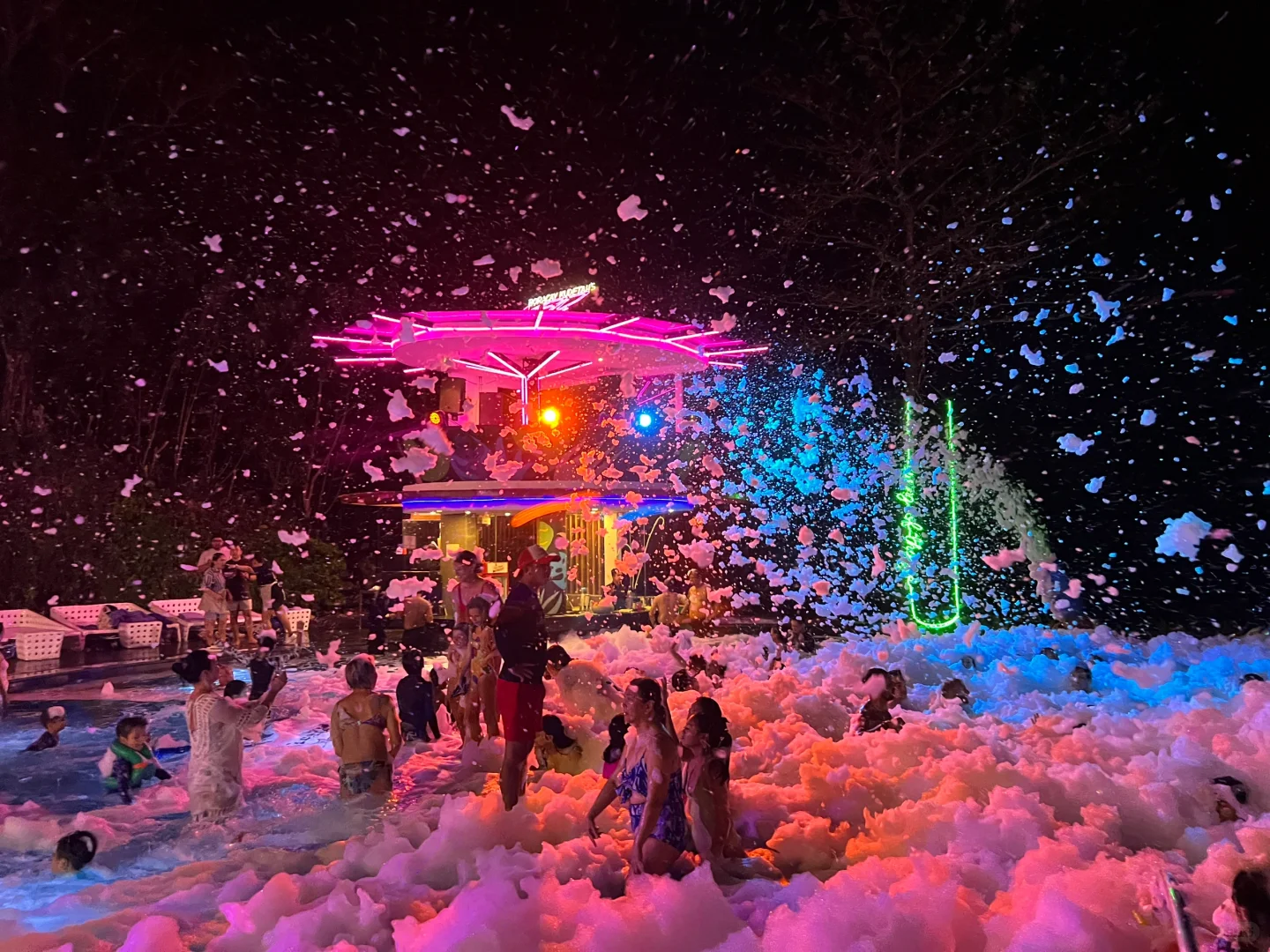 Boracay-Boracay Golf Resort Beach Bubble Bar? is a great place to bring kids to play