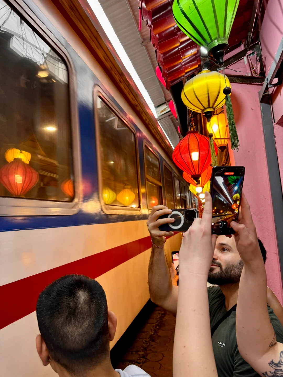 Hanoi-?Check-in at Hanoi Train Street in Vietnam✌? (with train timetable)