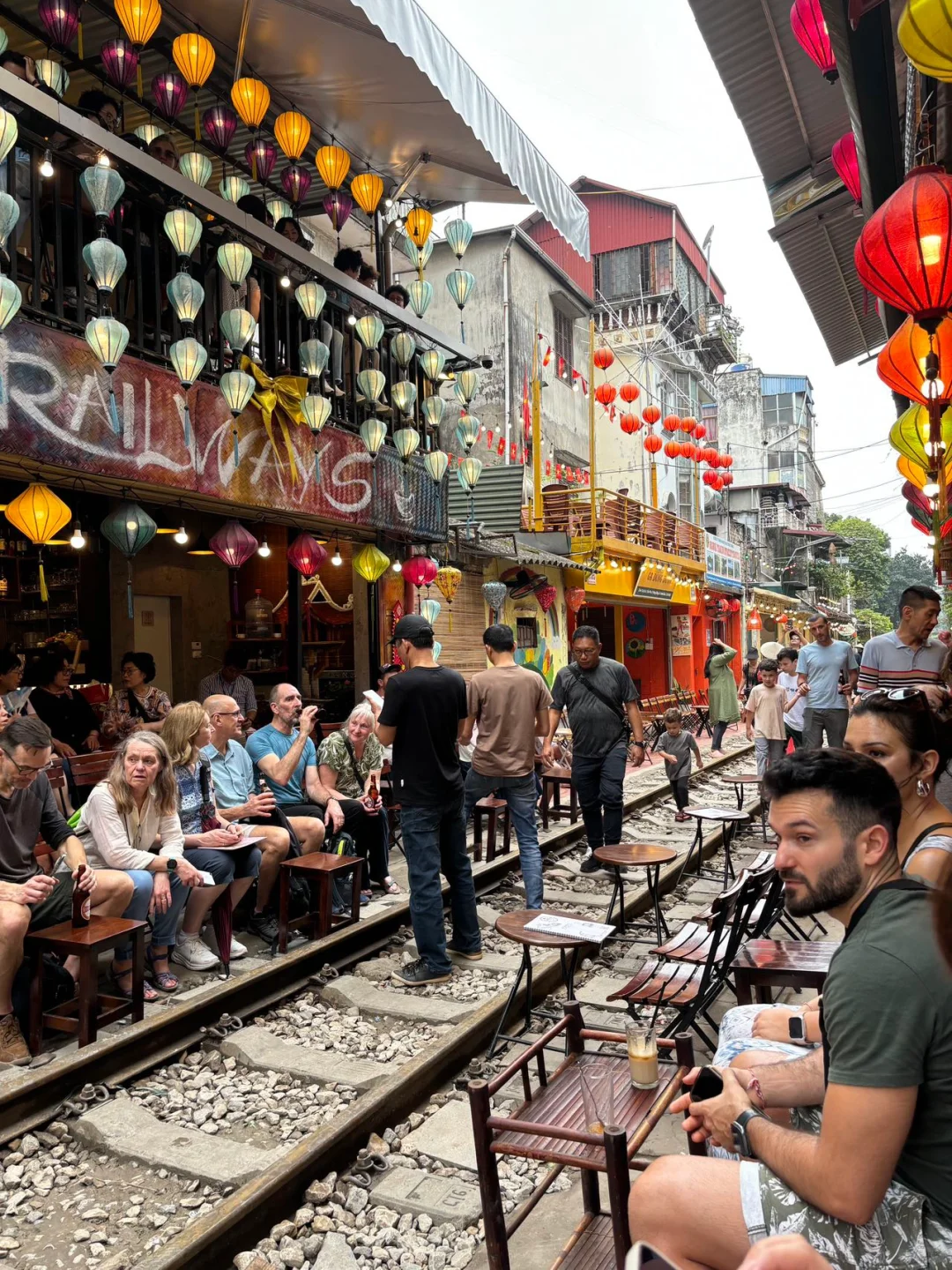 Hanoi-?Check-in at Hanoi Train Street in Vietnam✌? (with train timetable)