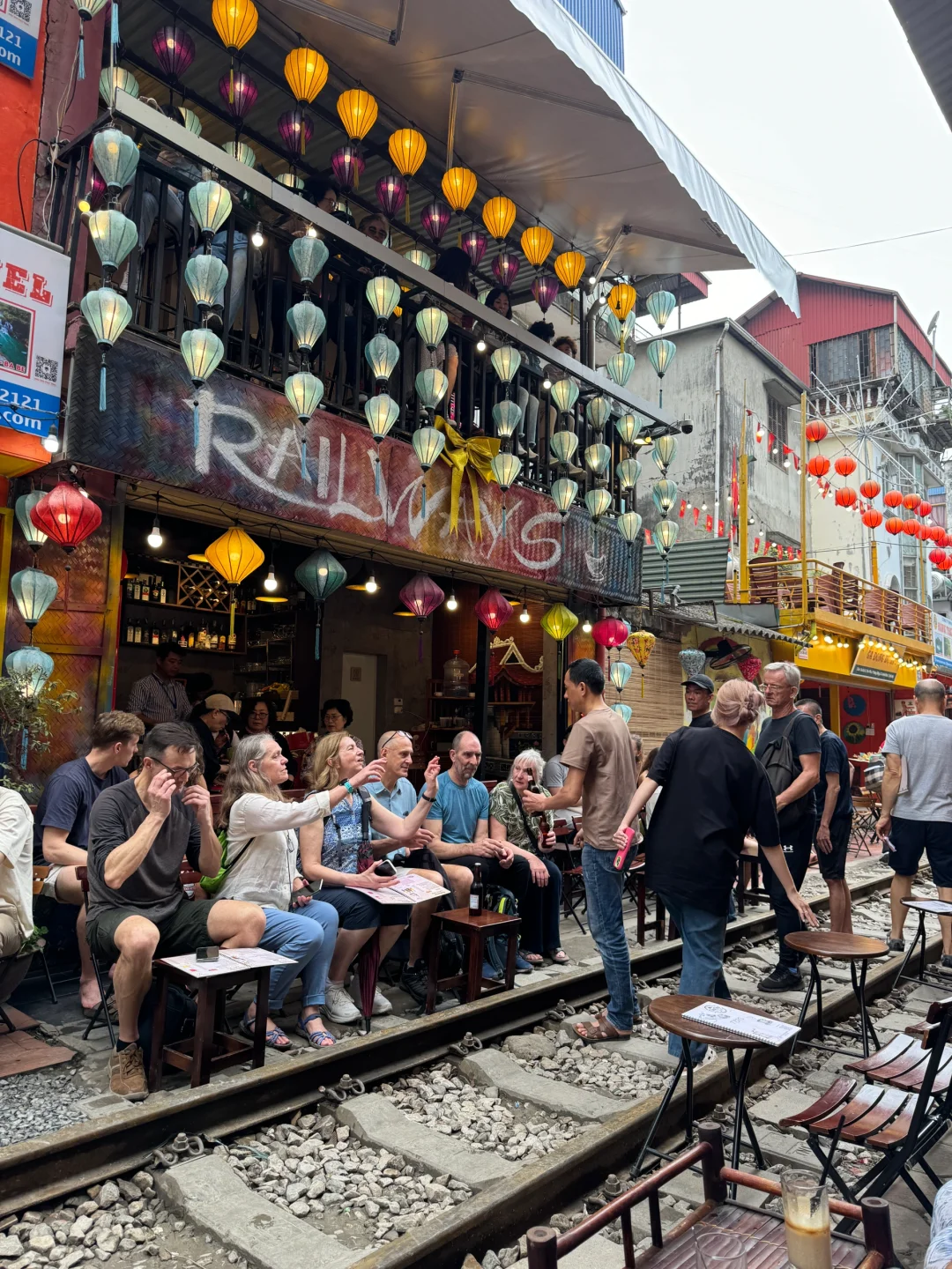 Hanoi-?Check-in at Hanoi Train Street in Vietnam✌? (with train timetable)