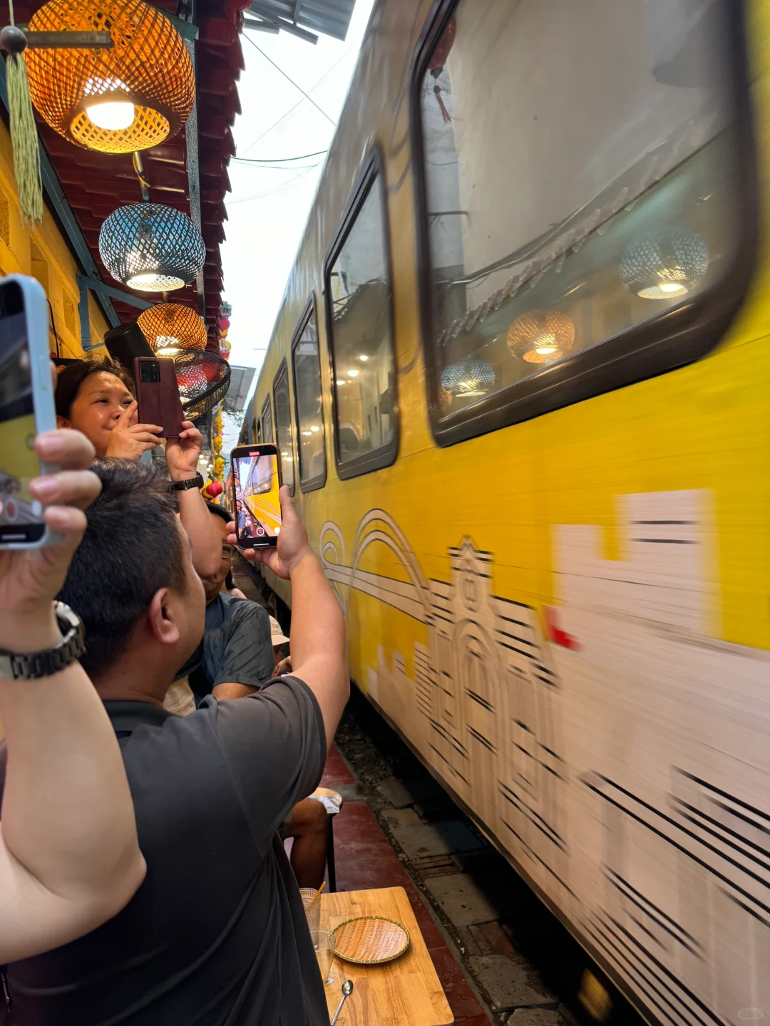 Hanoi-?Check-in at Hanoi Train Street in Vietnam✌? (with train timetable)