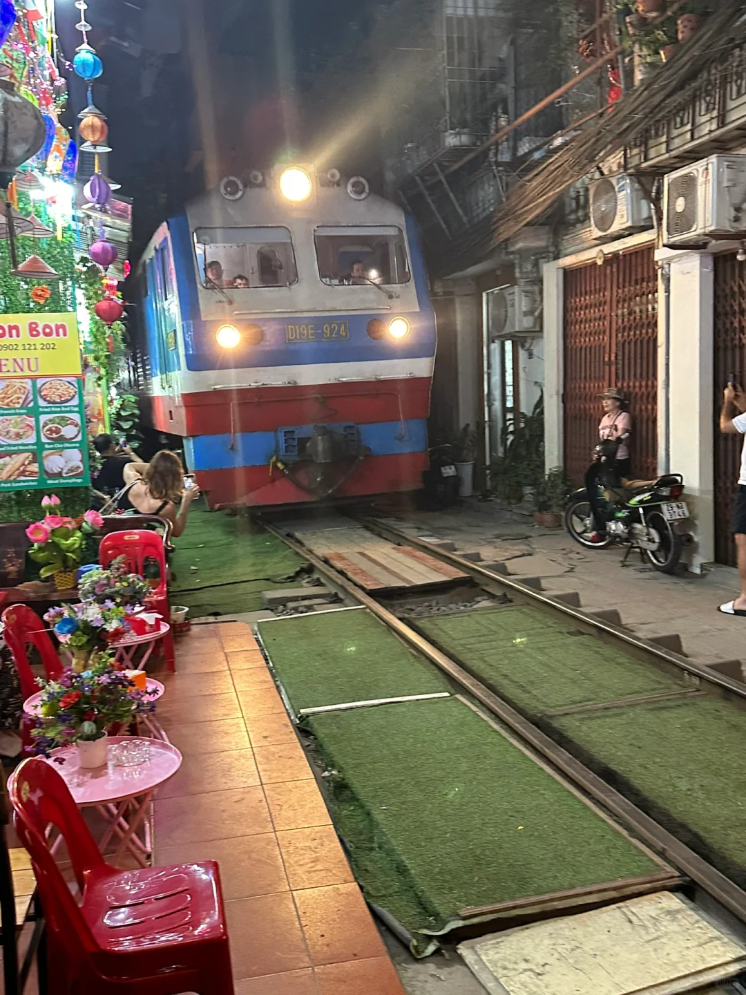 Hanoi-After two trips, I finally figured out where to take photos on the Han