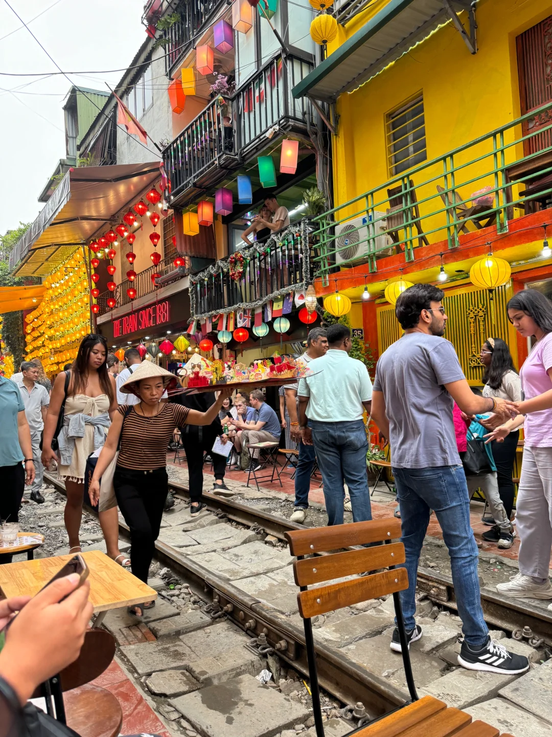 Hanoi-?Check-in at Hanoi Train Street in Vietnam✌? (with train timetable)